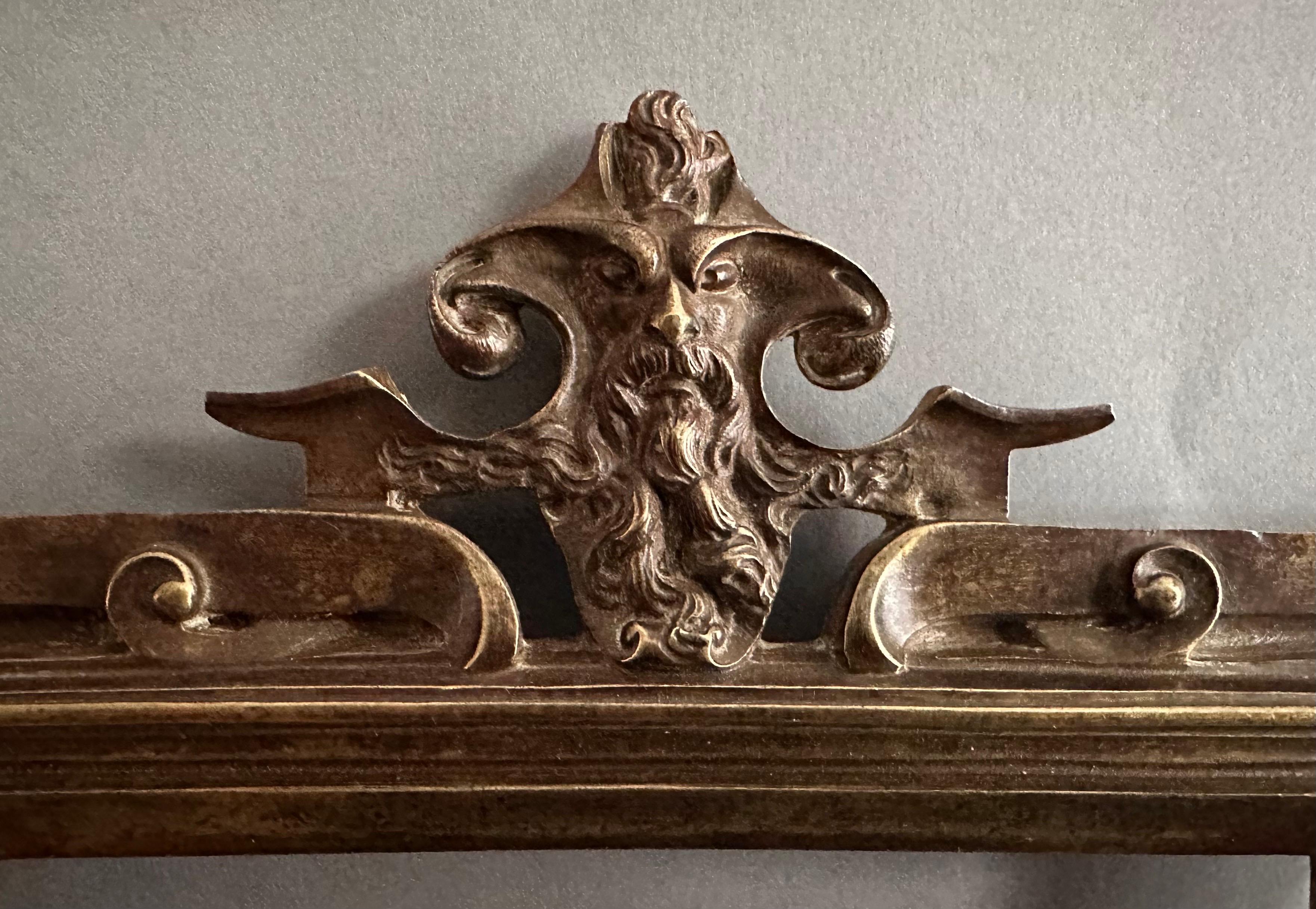 Cadre en bronze Fin 19ème Période Art Nouveau Fronton Figure de Silène  en vente 1