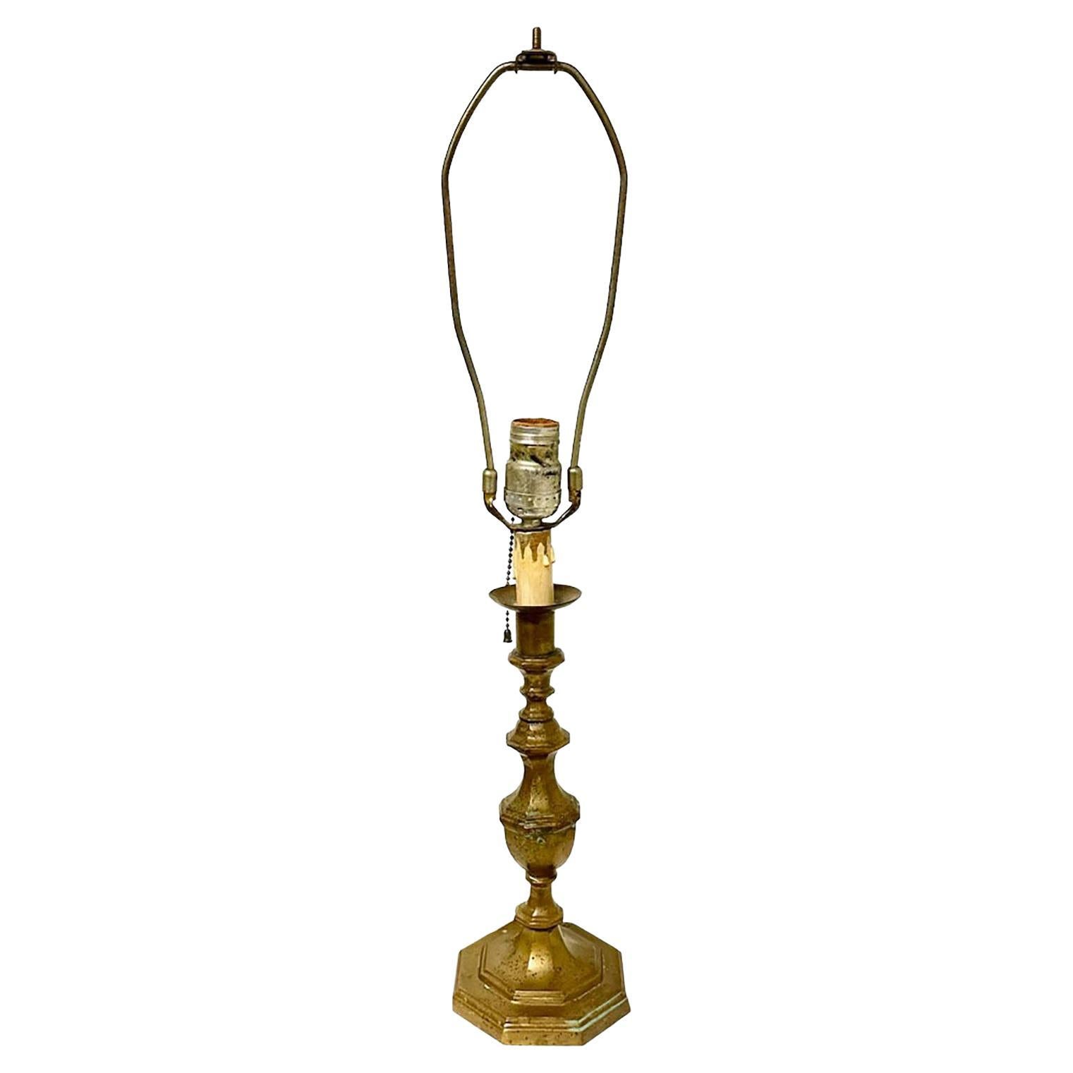 Französische Kerzenleuchter Tischlampe aus Bronze  im Angebot