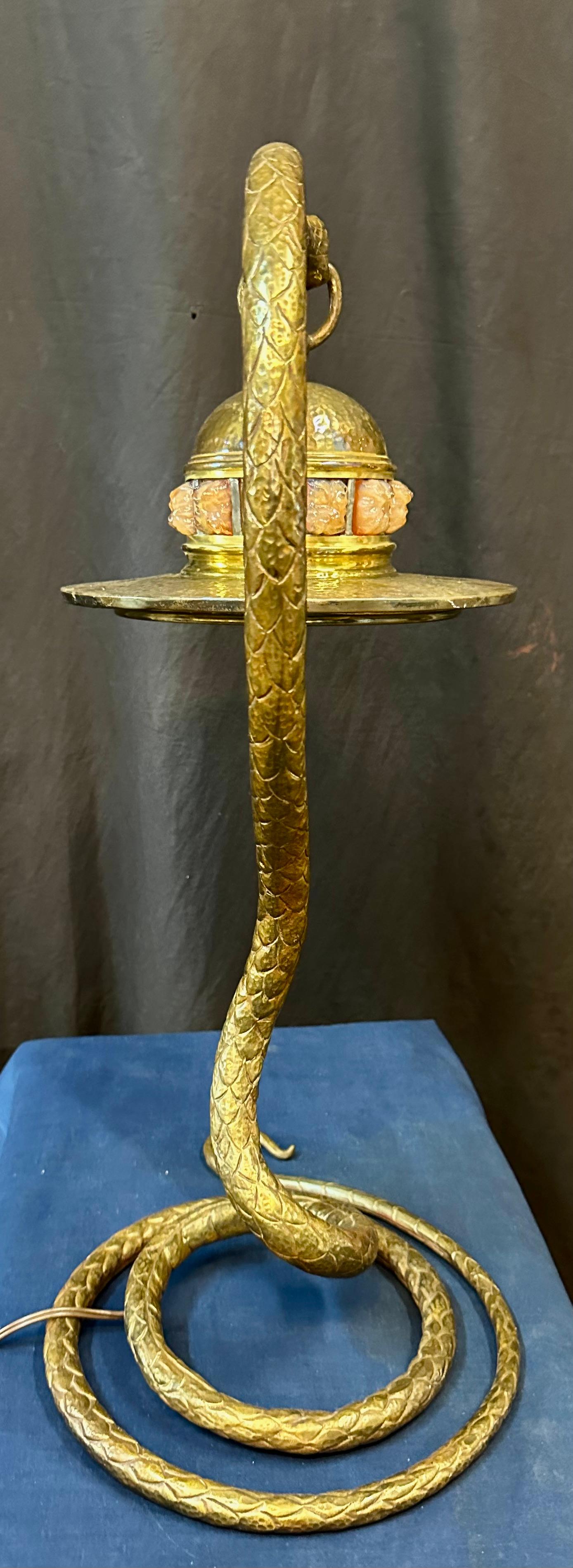 Français Lampe de table serpent française en bronze en vente