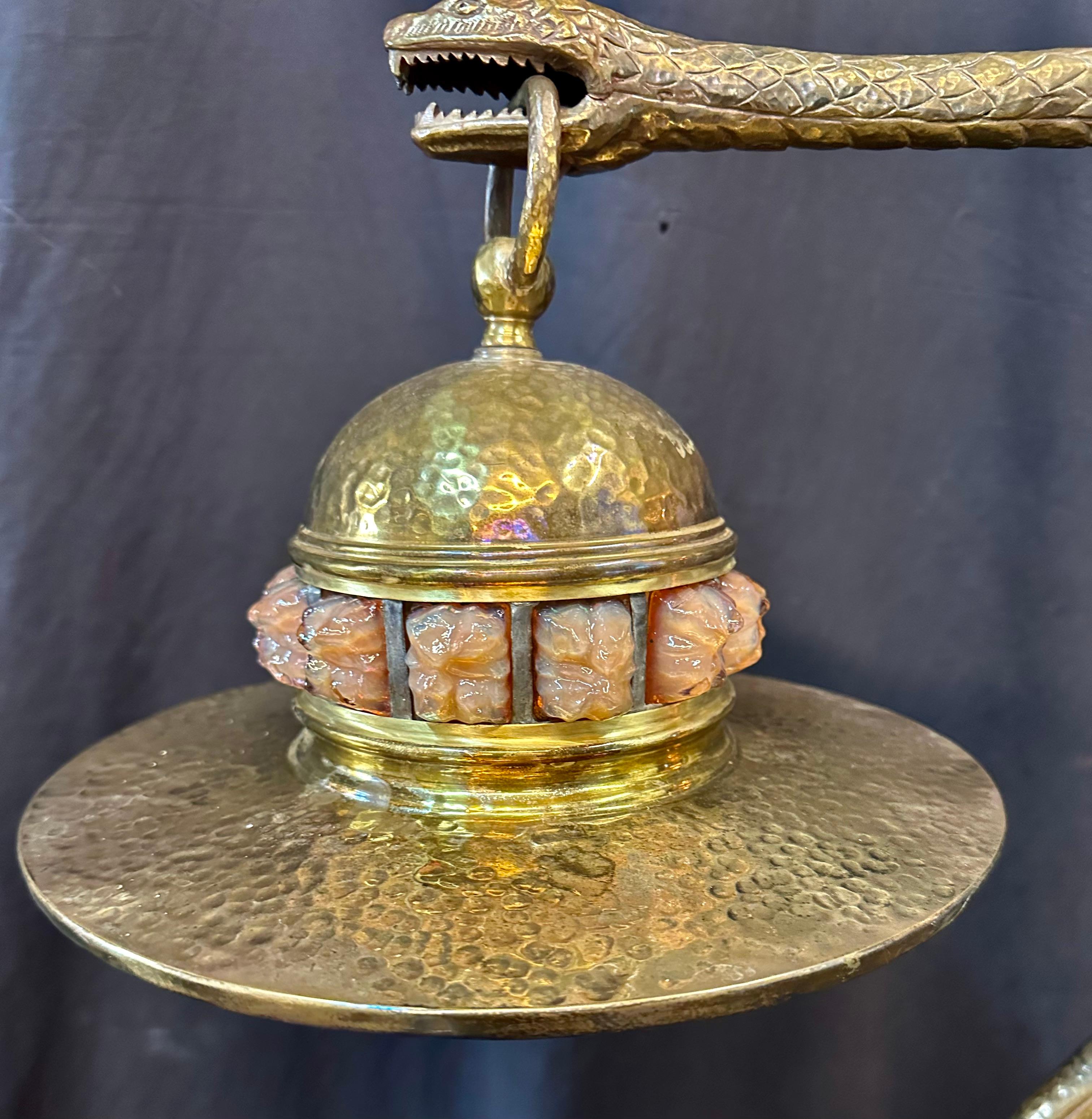 20ième siècle Lampe de table serpent française en bronze en vente