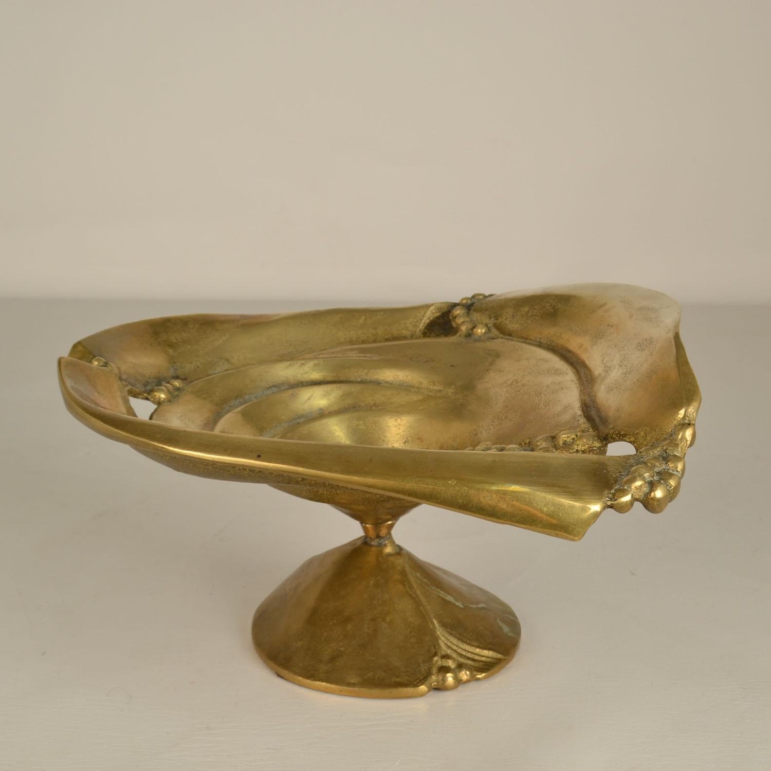 Bronze Fruit Bowl Organic Decorated with Grapes (Ende des 20. Jahrhunderts) im Angebot