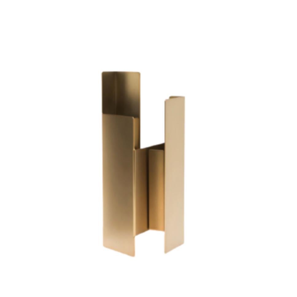Bronze Fugit vase by Mason Editions.
Dimensions: 12 × 15 × 34 cm.
Materials: Iron.
Colours: matte bronze, polished white nickel, black nickel.

Fugit vase consists of a metal sheet that seems to turn and close around itself, generating an