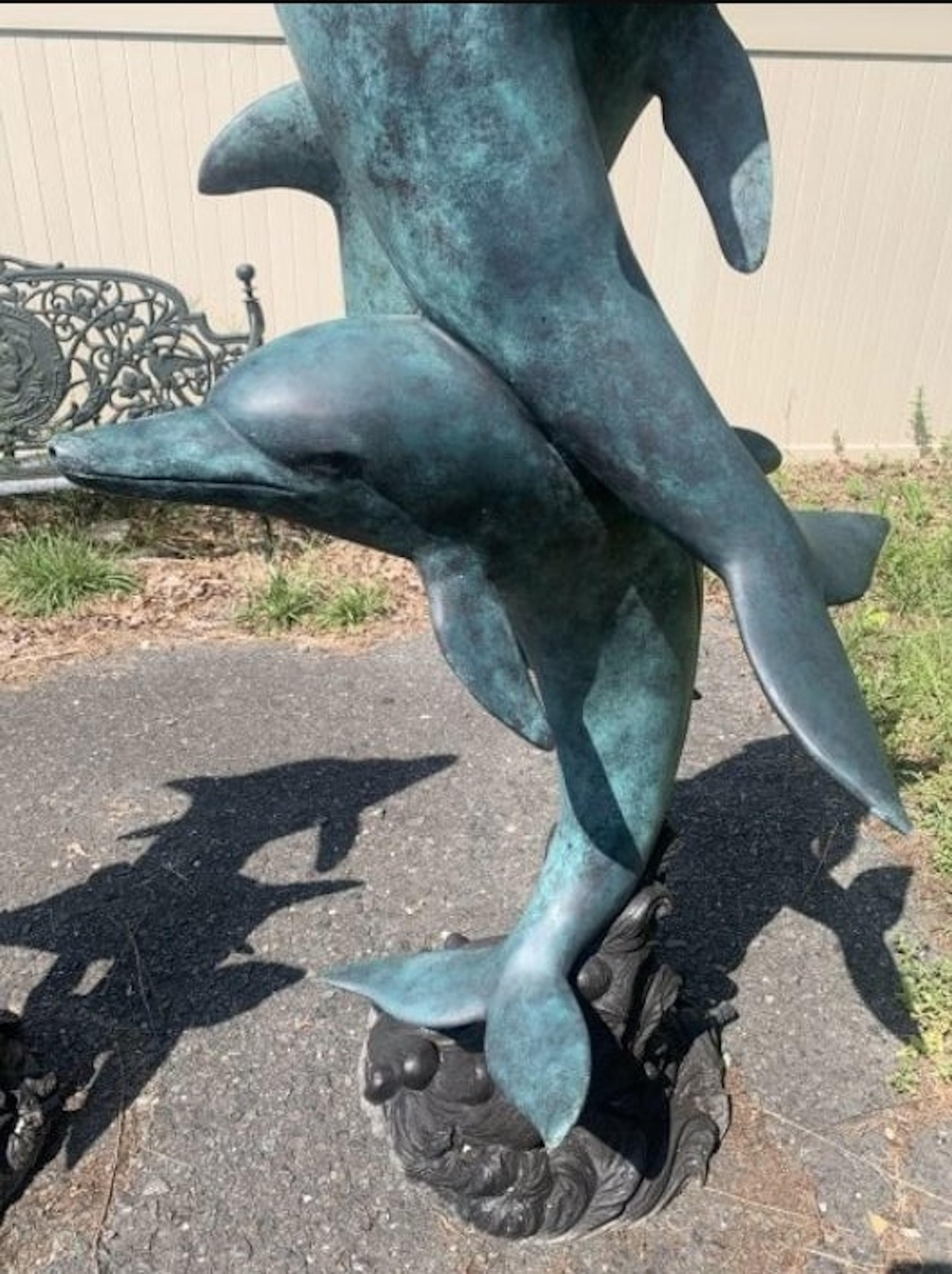 Fontaine de jardin en bronze avec dauphins 4