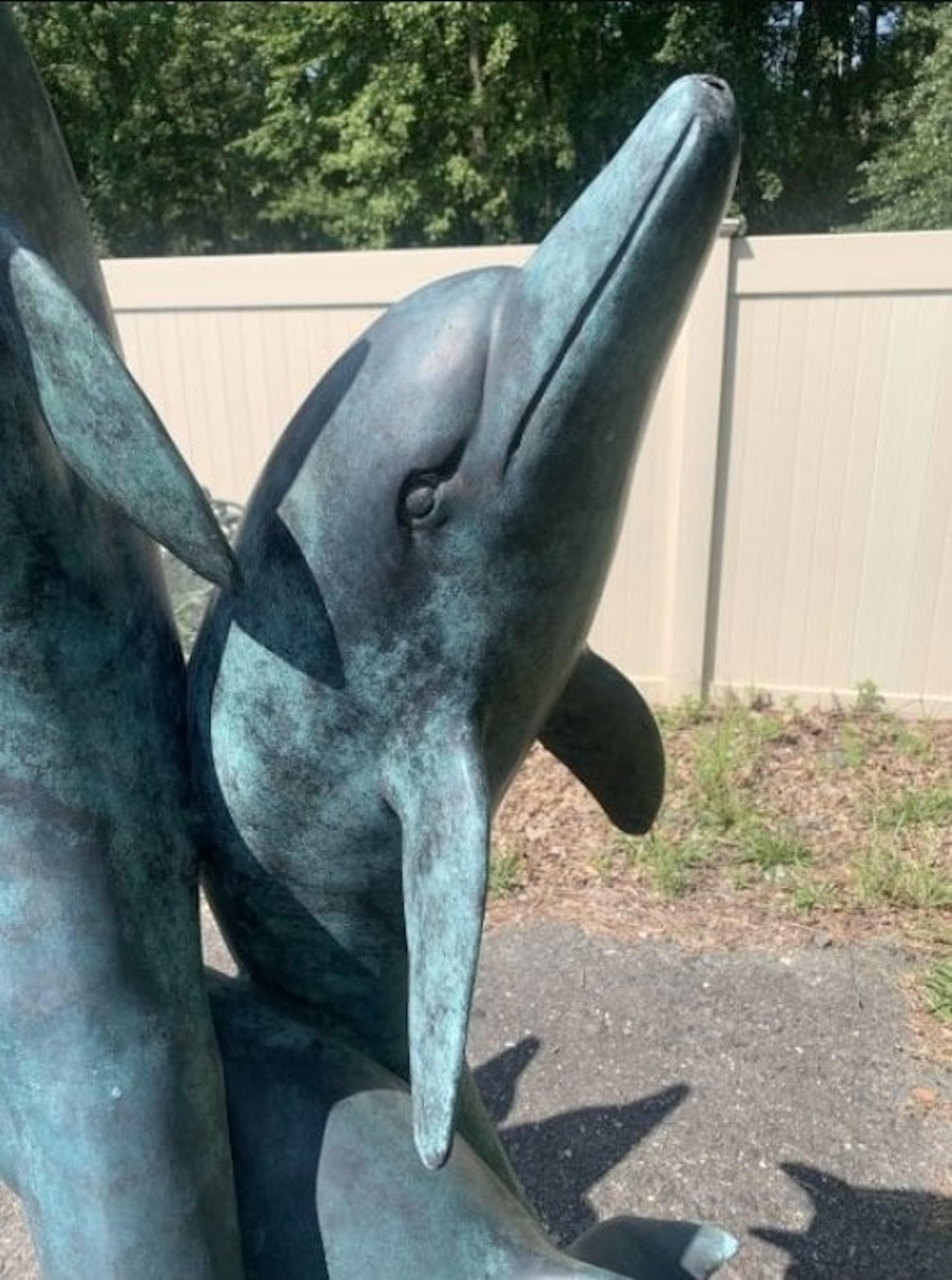 Fontaine de jardin en bronze avec dauphins Bon état à Brooklyn, NY