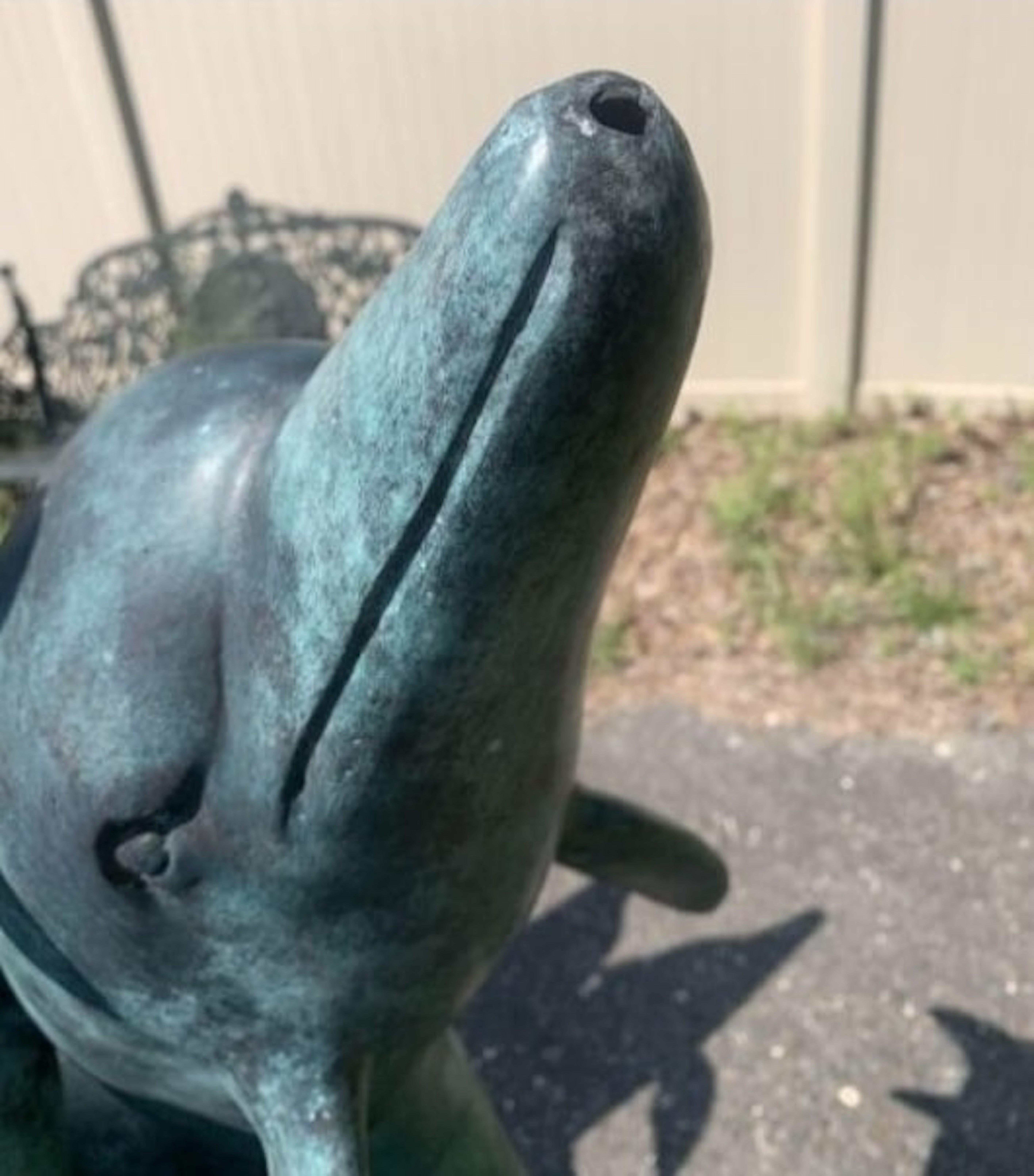20ième siècle Fontaine de jardin en bronze avec dauphins