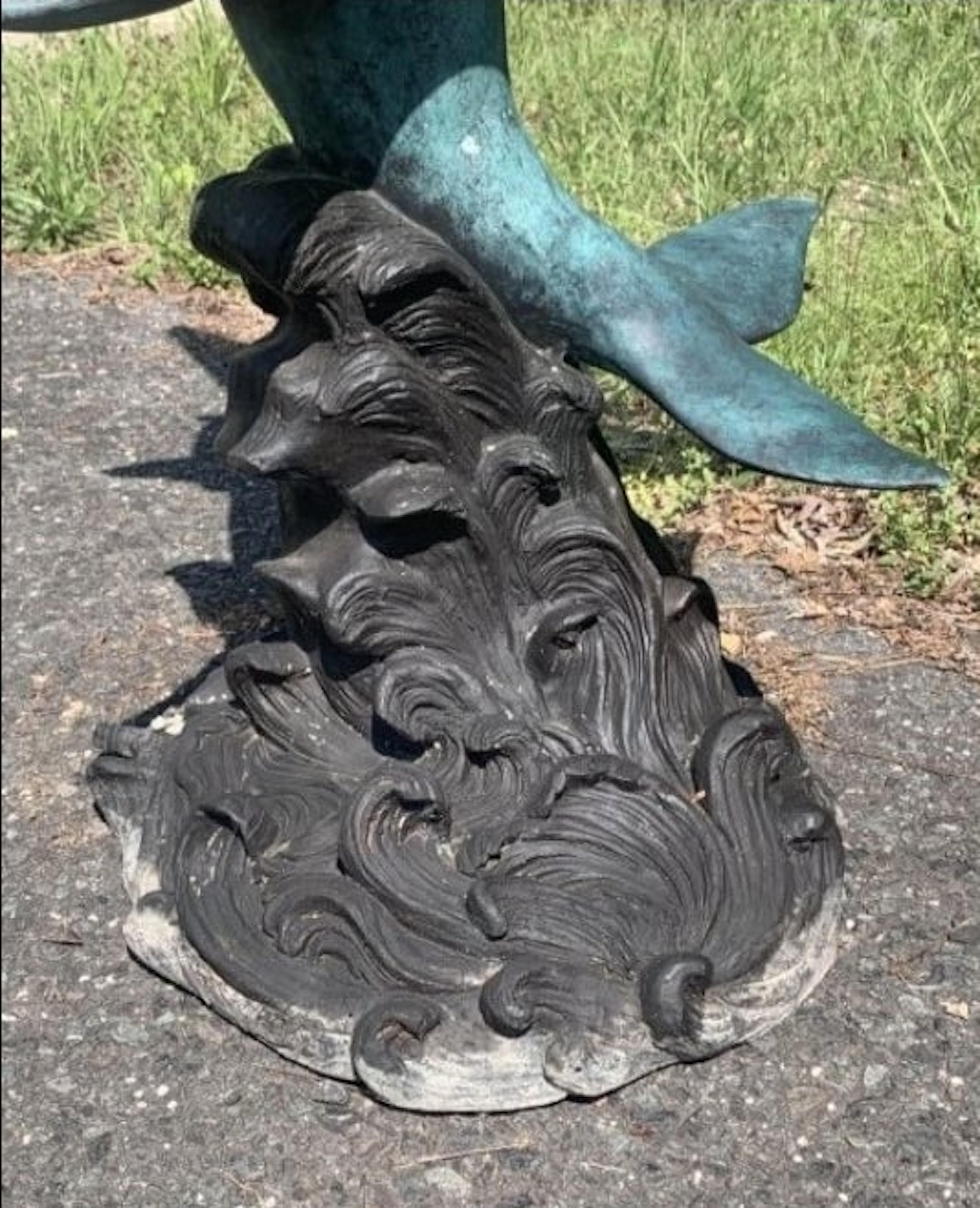 Fontaine de jardin en bronze avec dauphins 3