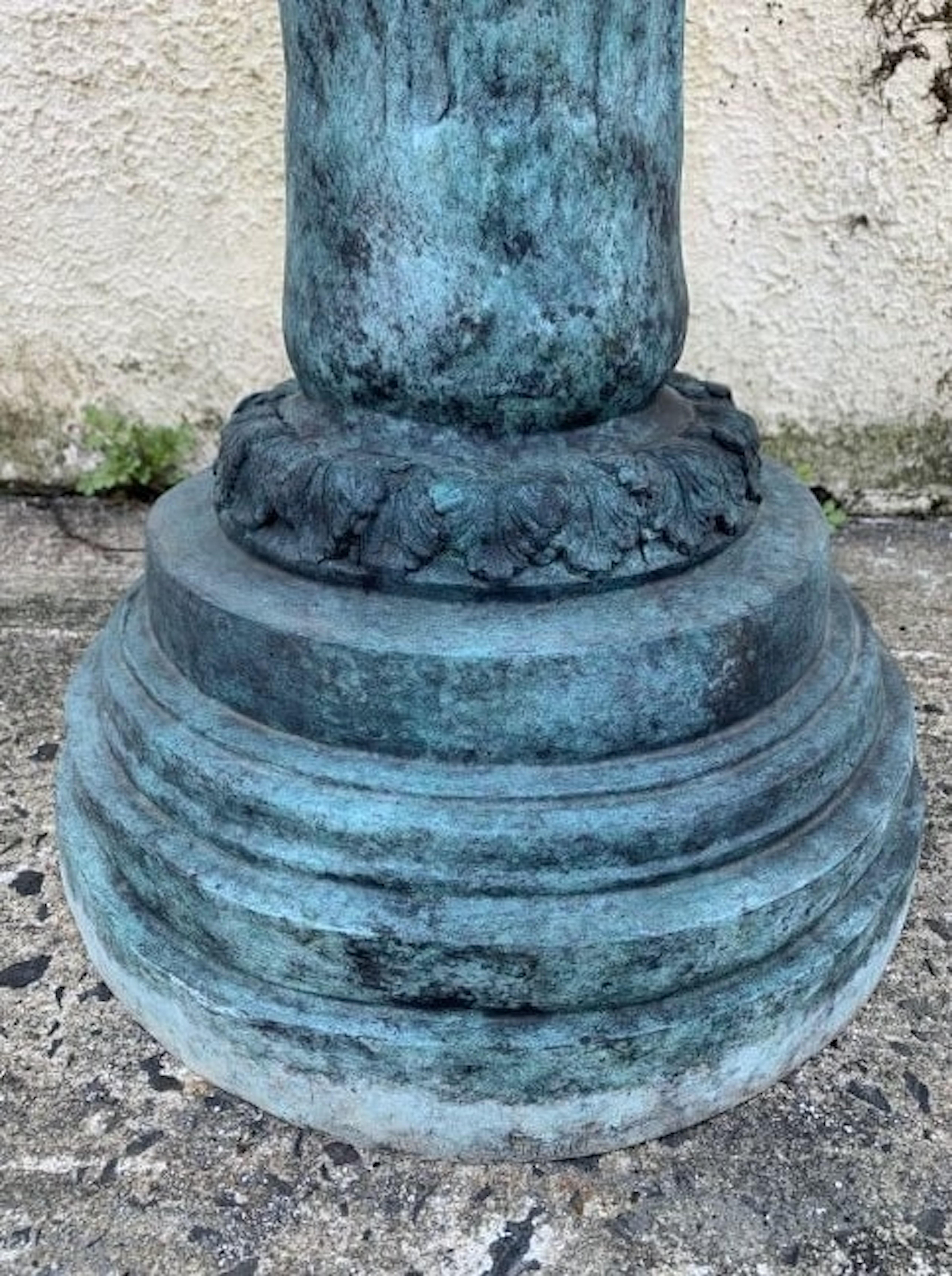 20ième siècle Fontaine de jardin en bronze avec dauphins en vente