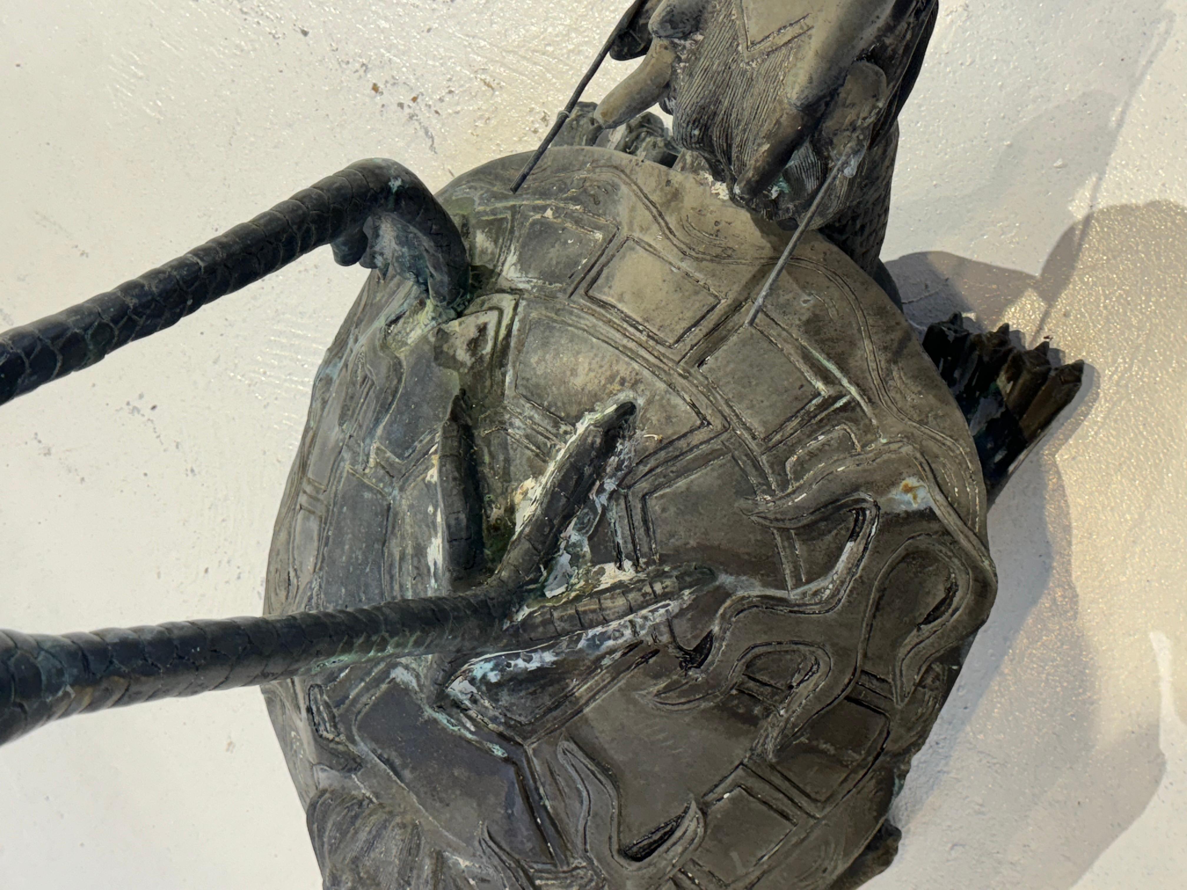Escultura de jardín de bronce de una grulla con flor de loto sobre una tortuga dragón, China en venta 4