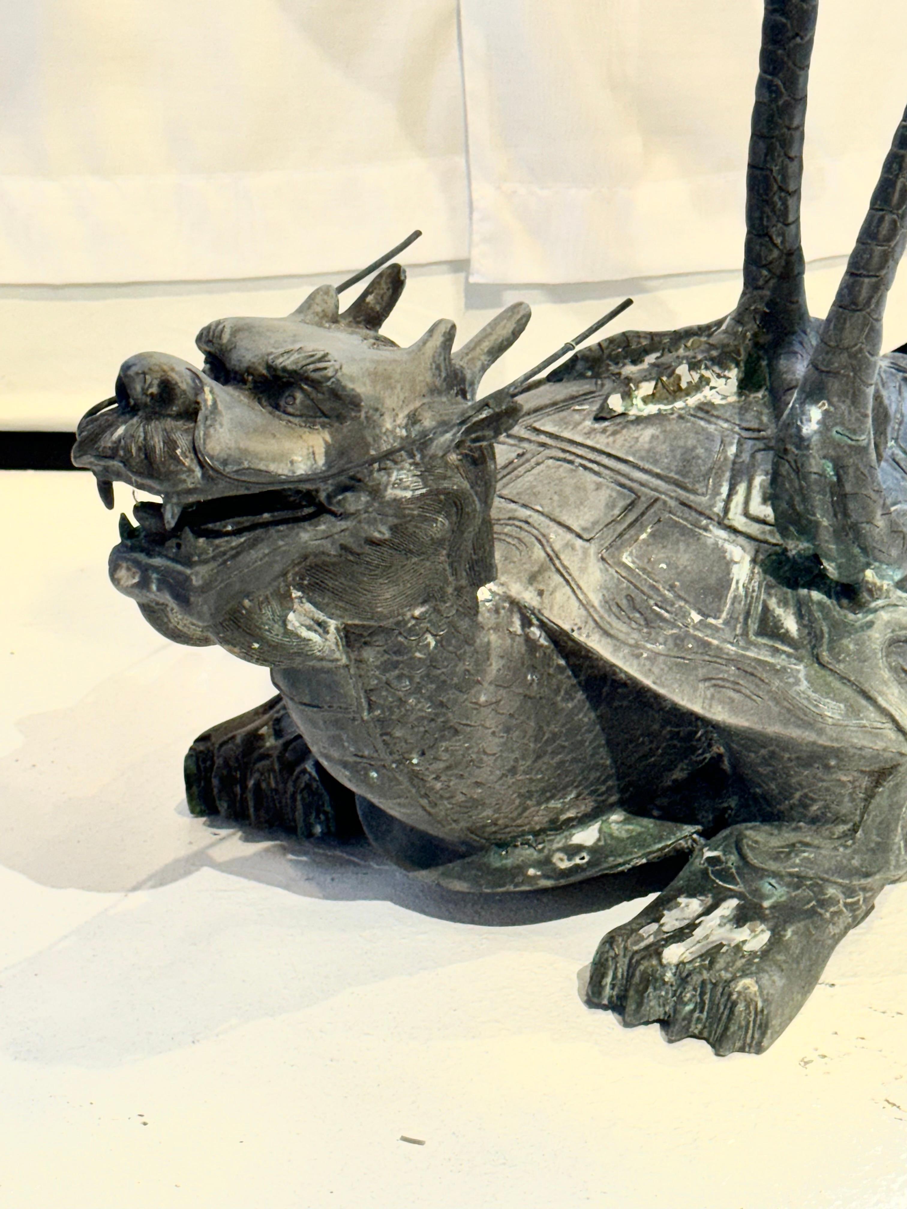 Escultura de jardín de bronce de una grulla con flor de loto sobre una tortuga dragón, China Exportación china en venta