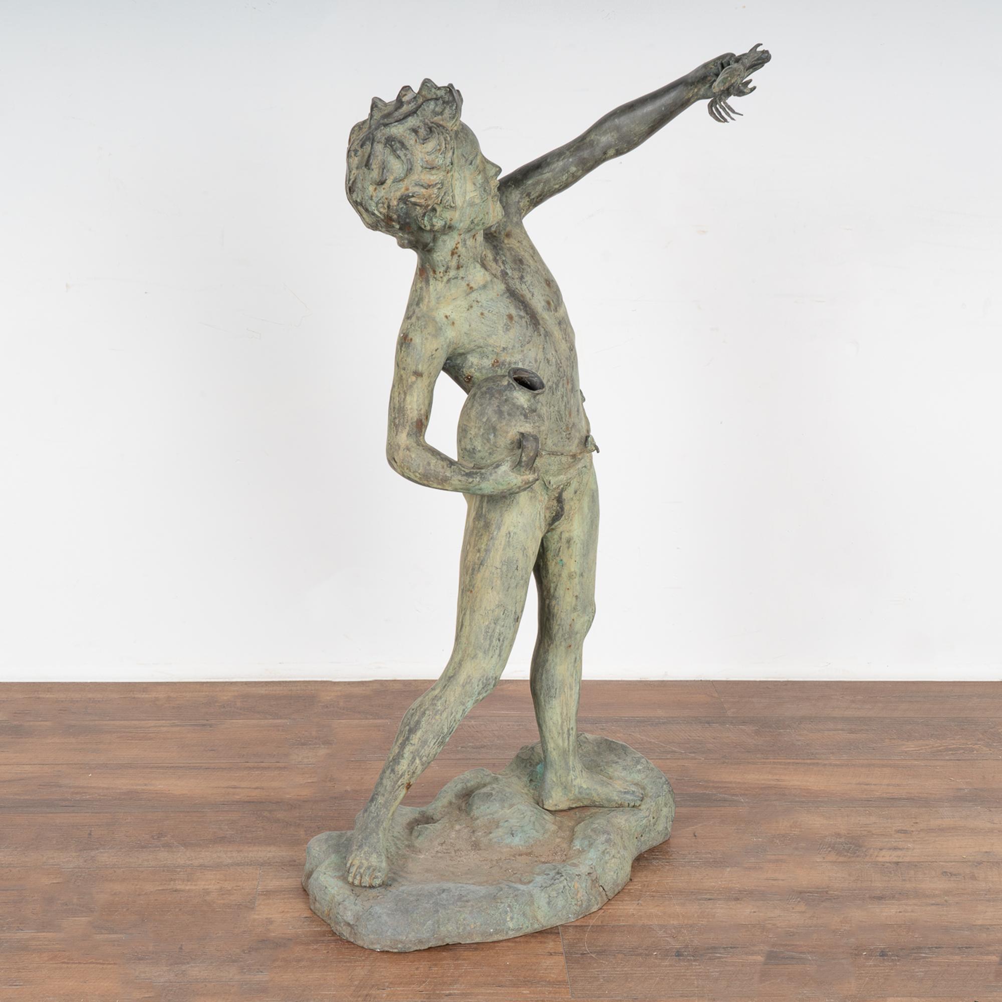 Bronzestatue eines Jungen mit Krabbe und JAR, Dänemark um 1960-80 (Art nouveau) im Angebot