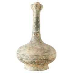 Vase bouteille "bouche d'ail" en bronze