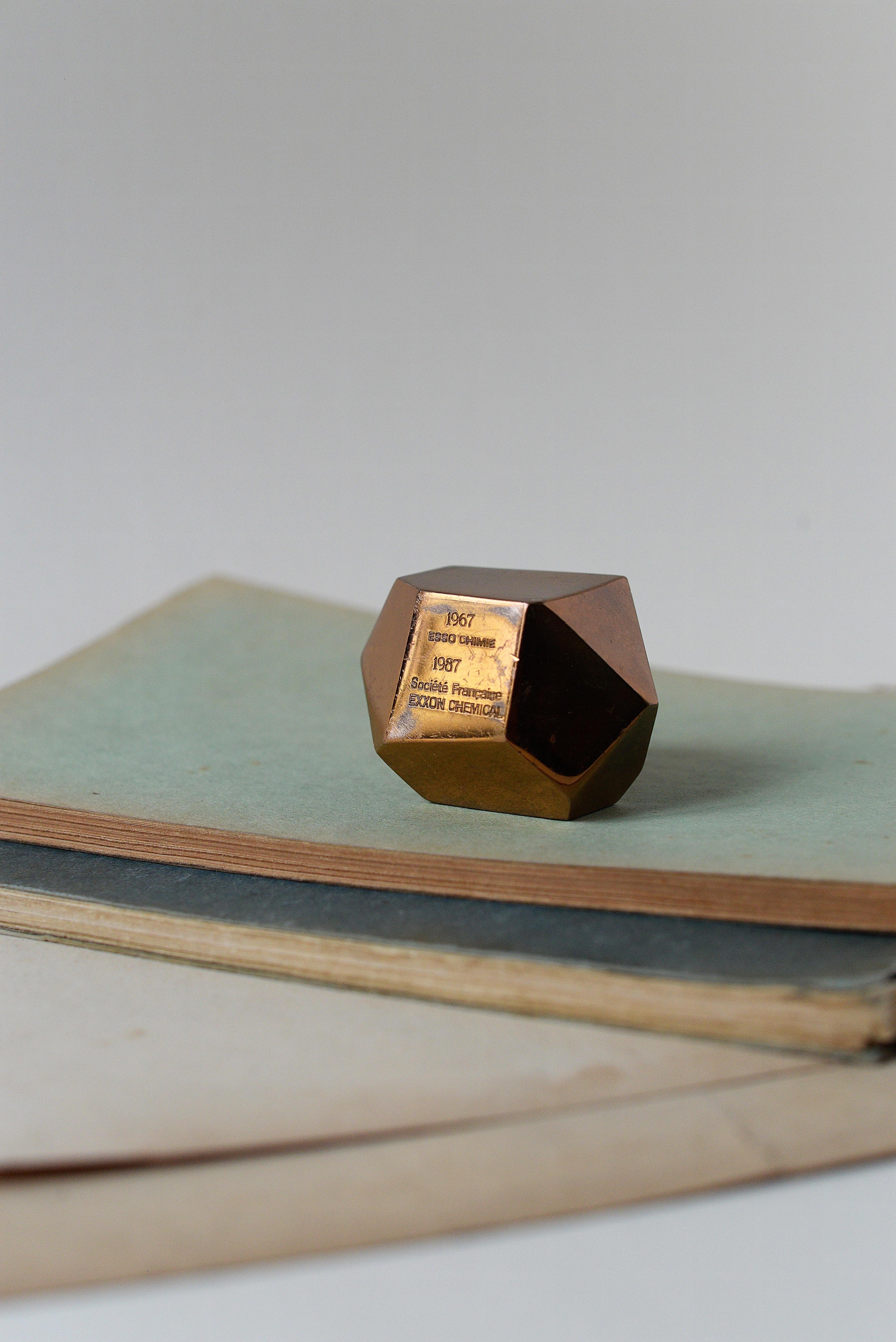 Bronze Geometric Paperweight, Brass-Plated, 1980s In Good Condition For Sale In ROUEN, FR