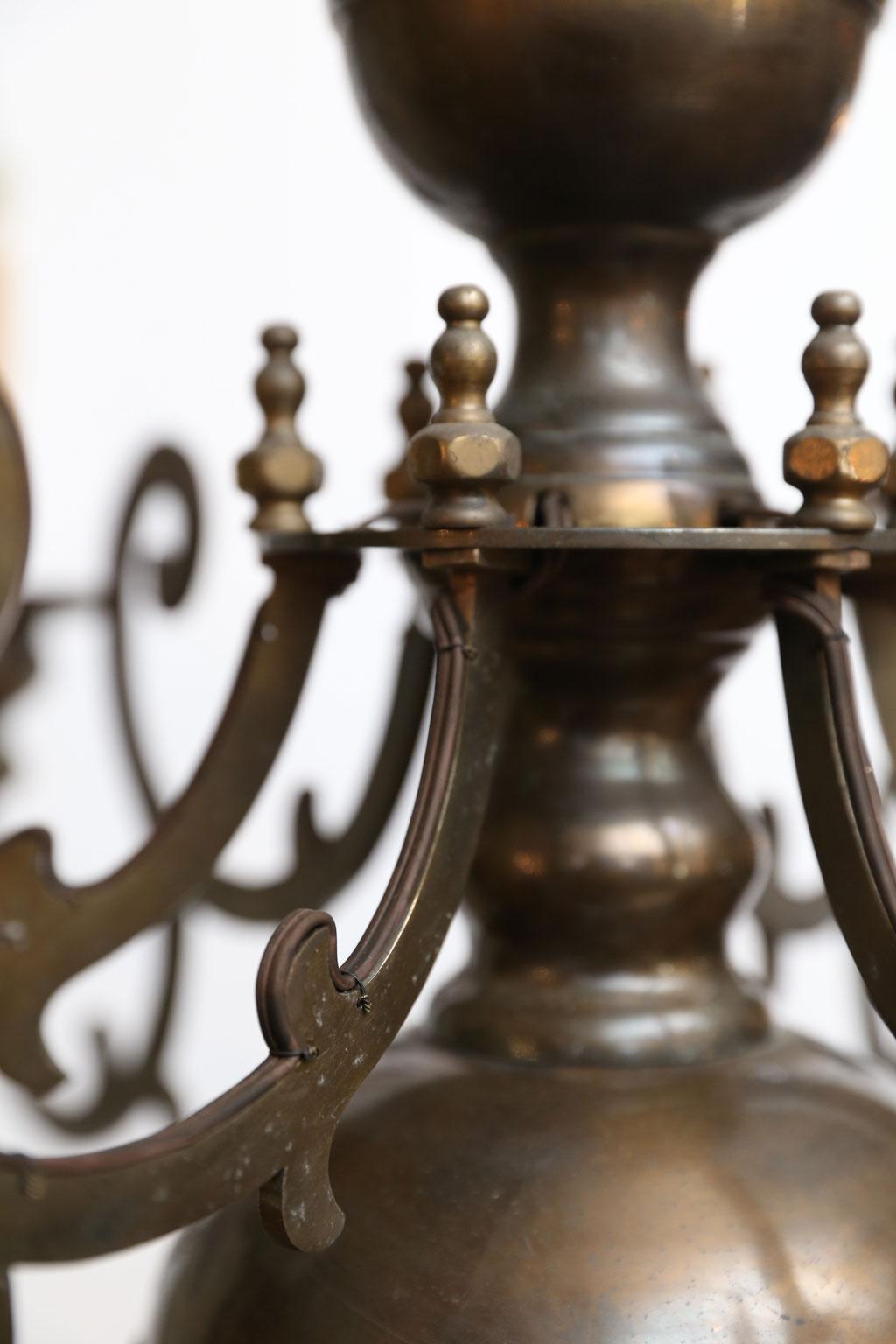 Early 20th Century Antique Bronze Georgian-Style Chandelier with Flat Arms and Beautiful Patina