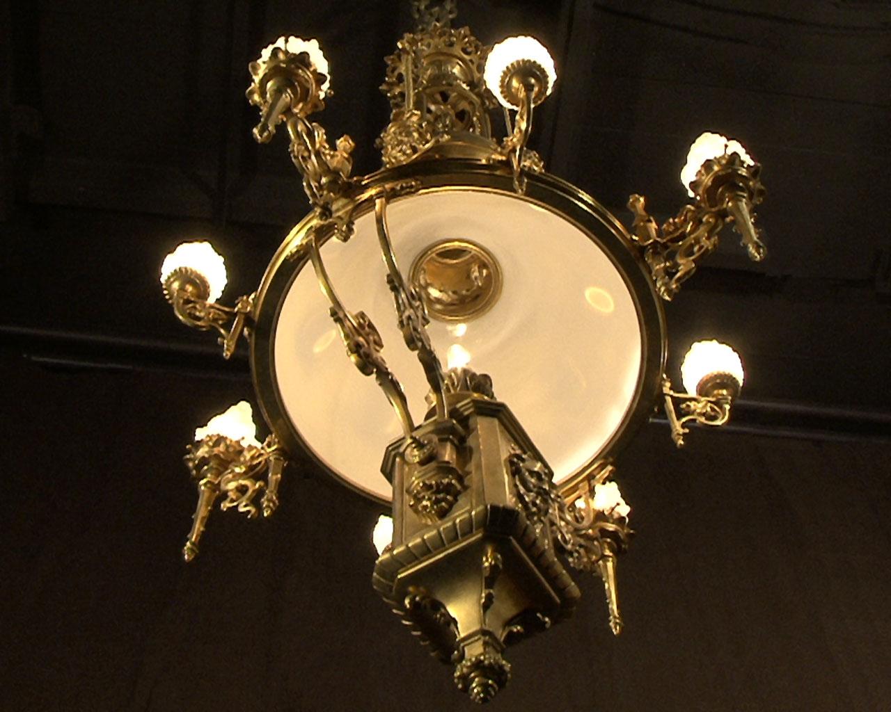 Sospensione in bronzo dorato con gemme in vetro, periodo Napoleone III in vendita 14
