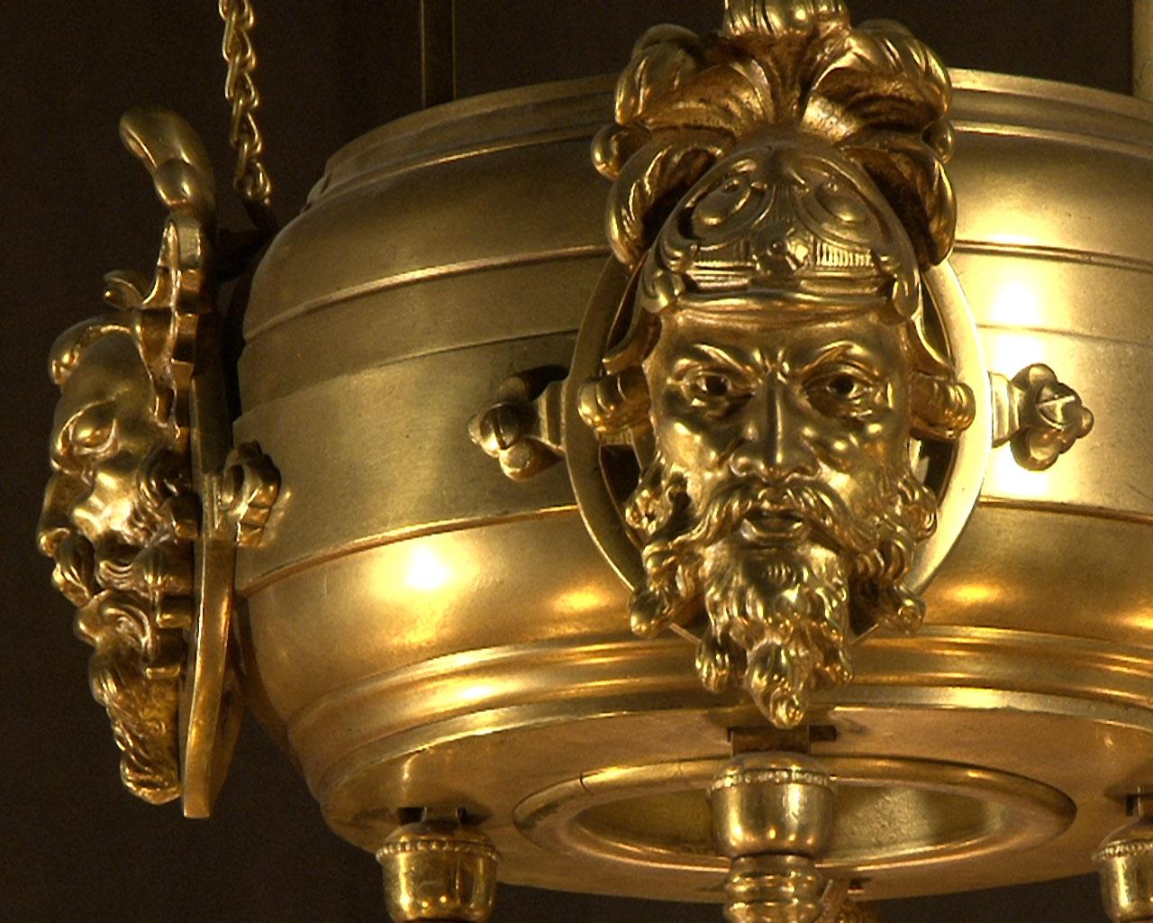 XIX secolo Sospensione in bronzo dorato con gemme in vetro, periodo Napoleone III in vendita
