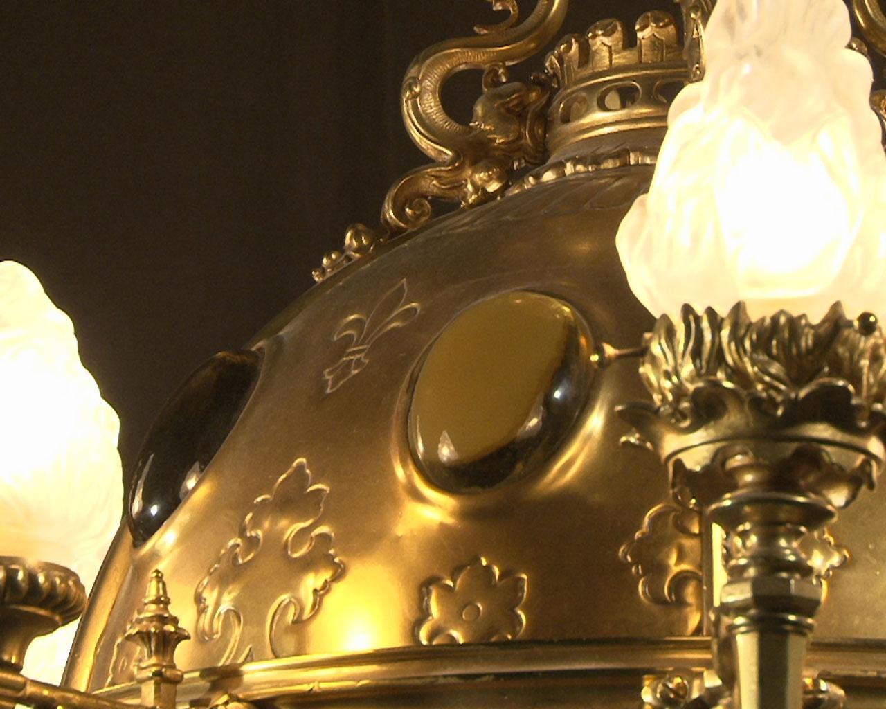Sospensione in bronzo dorato con gemme in vetro, periodo Napoleone III in vendita 3