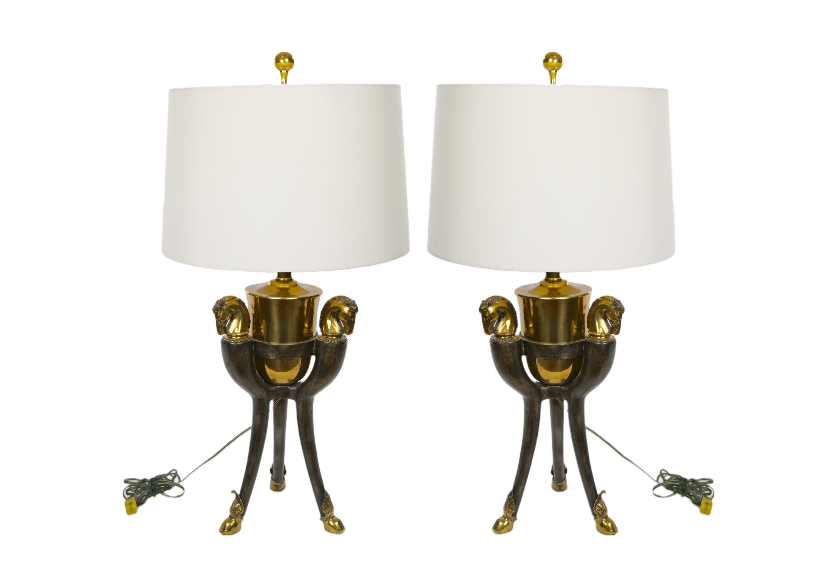 italien  Paire de lampes de table en bronze / laiton doré Sculpture à tête de cheval en vente