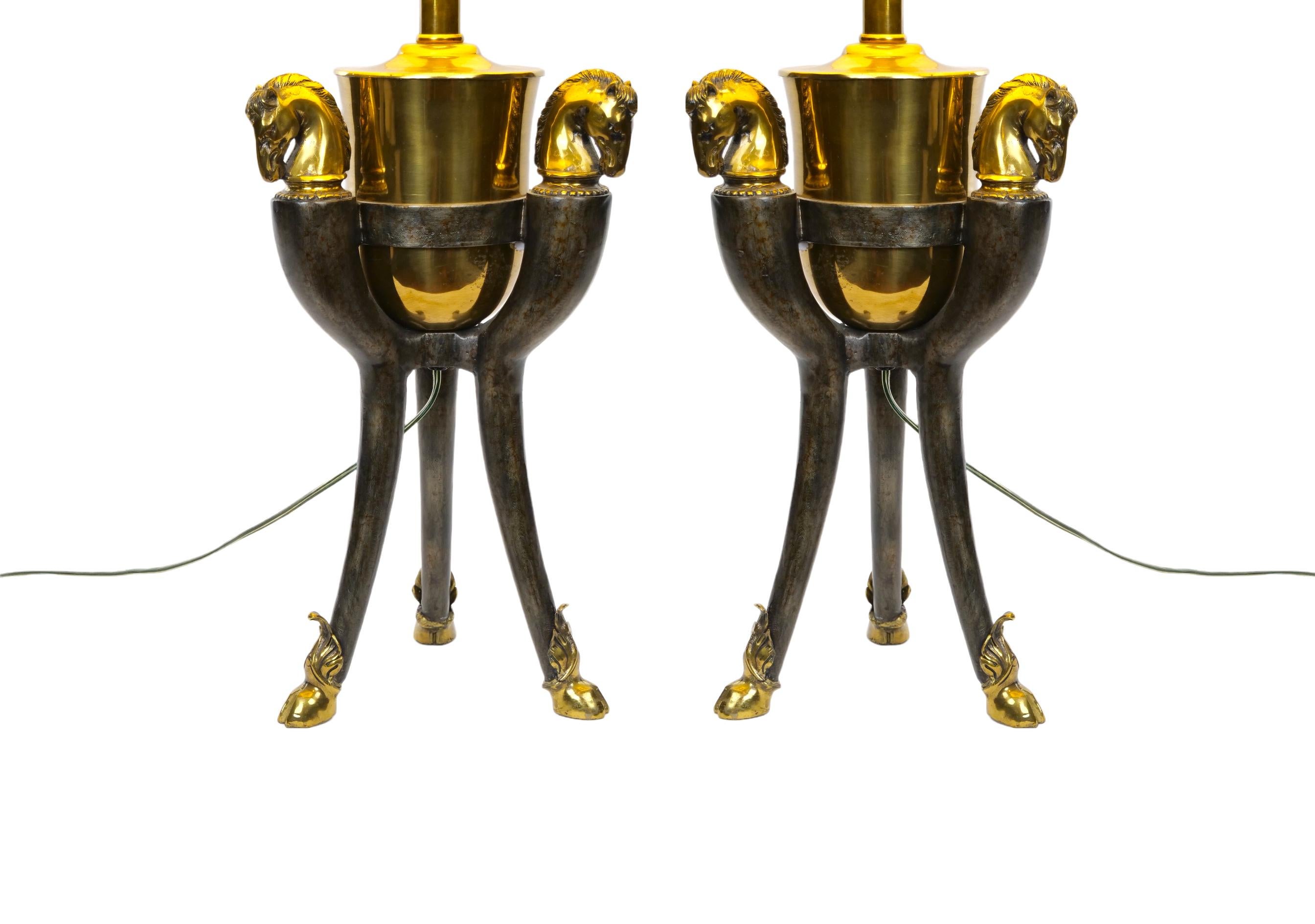  Paire de lampes de table en bronze / laiton doré Sculpture à tête de cheval Bon état - En vente à Tarry Town, NY