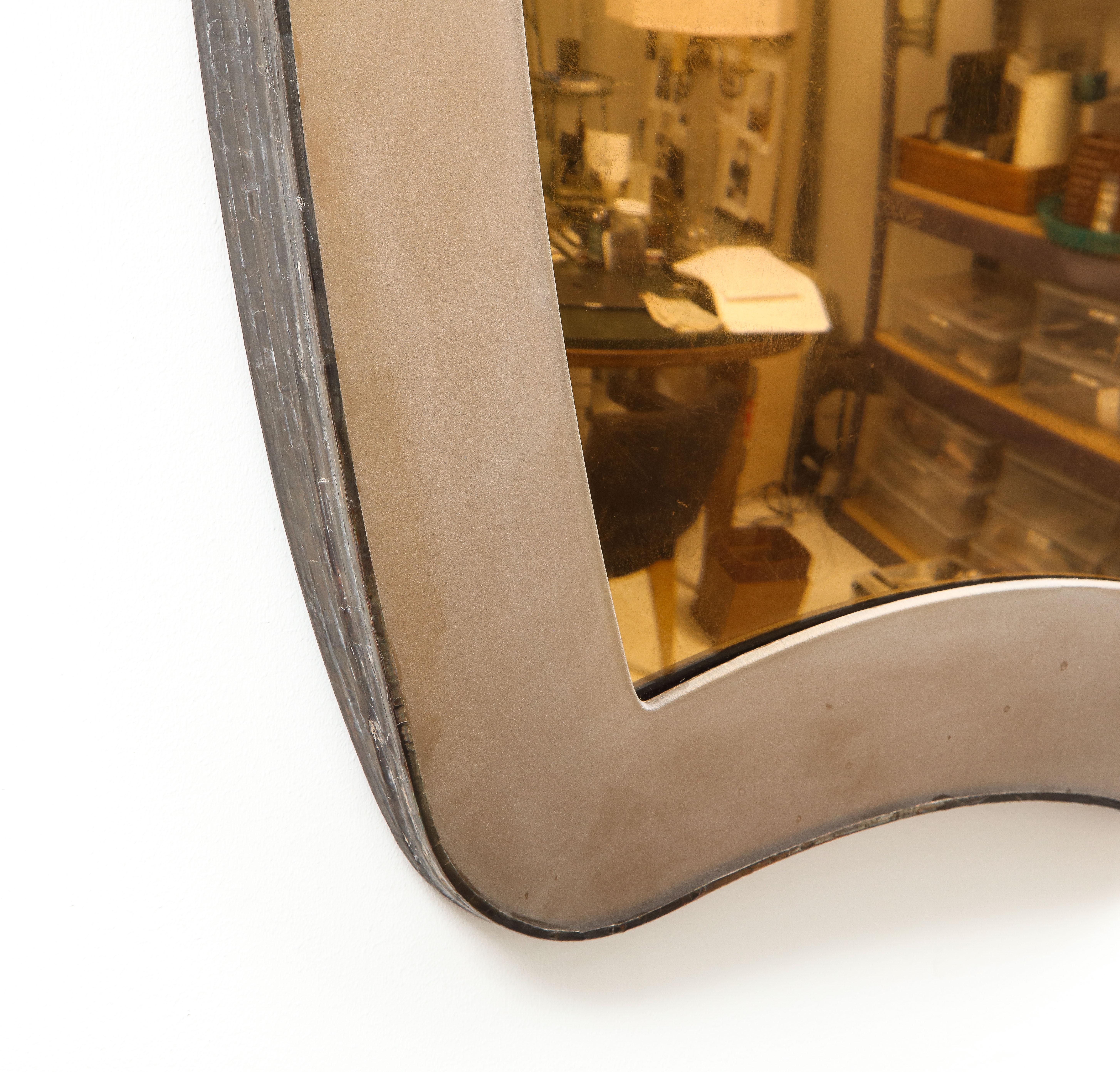 Specchio con scudo in vetro bronzo di FERRER, USA 2021 In condizioni buone in vendita a New York, NY