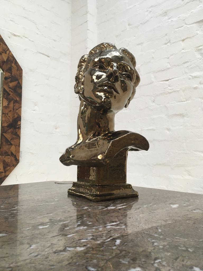 Bronze glasierte Steinzeugbüste 'Mathilda' Wahrscheinlich Schweden:: ca. 1940er Jahre im Angebot 1