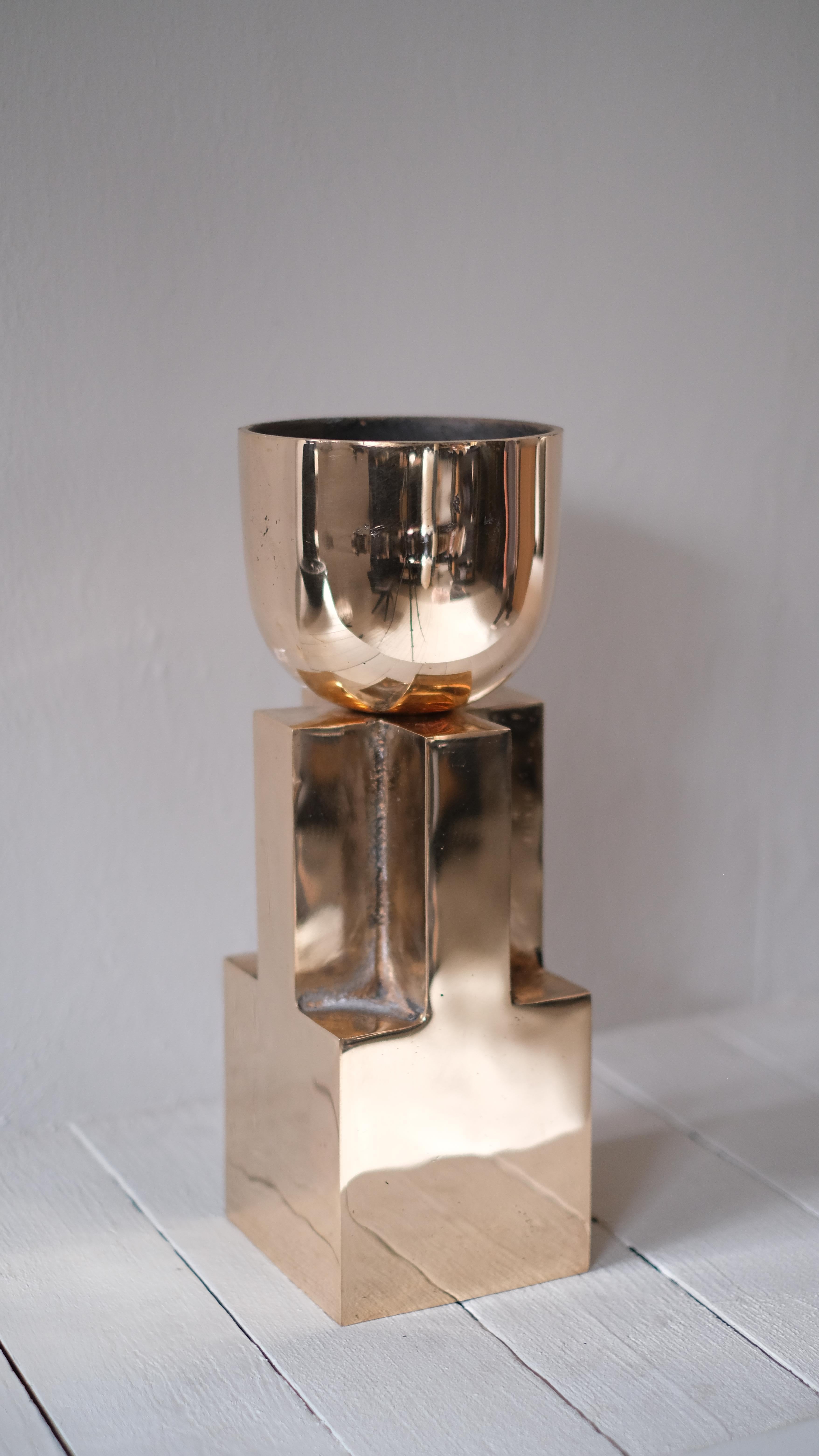 Bronze goblet bowl, signed Arno Declercq
Measures: 14 cm L x 14 cm W x 40 cm H
5.5” L x 5.5” W x 15.7” H
Material: Bronze
Signed by Arno Declercq

Arno Declercq
Belgian designer and art dealer who makes bespoke objects with passion for
