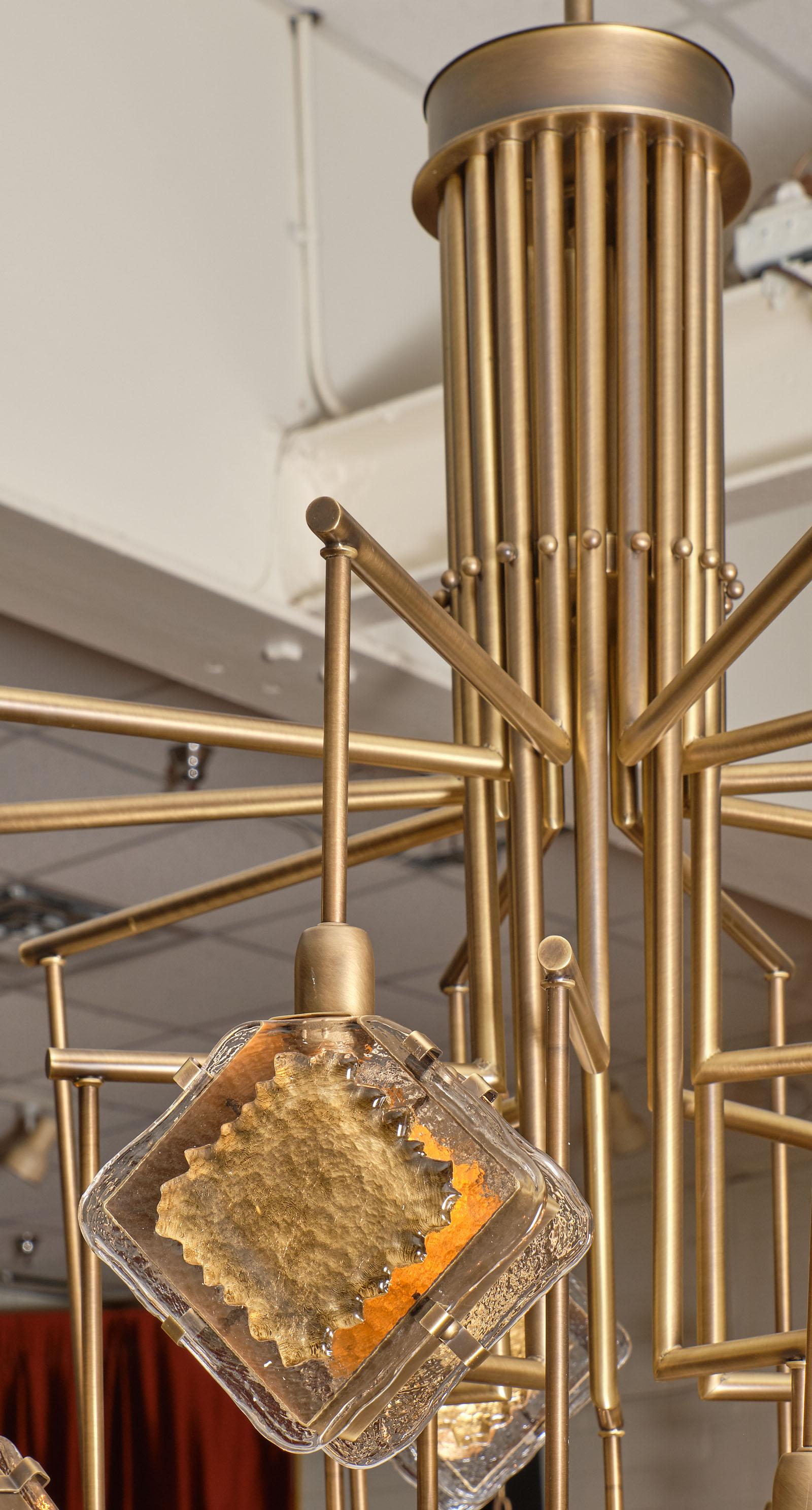 Moderno Lampadario in bronzo, oro e vetro di Murano in vendita