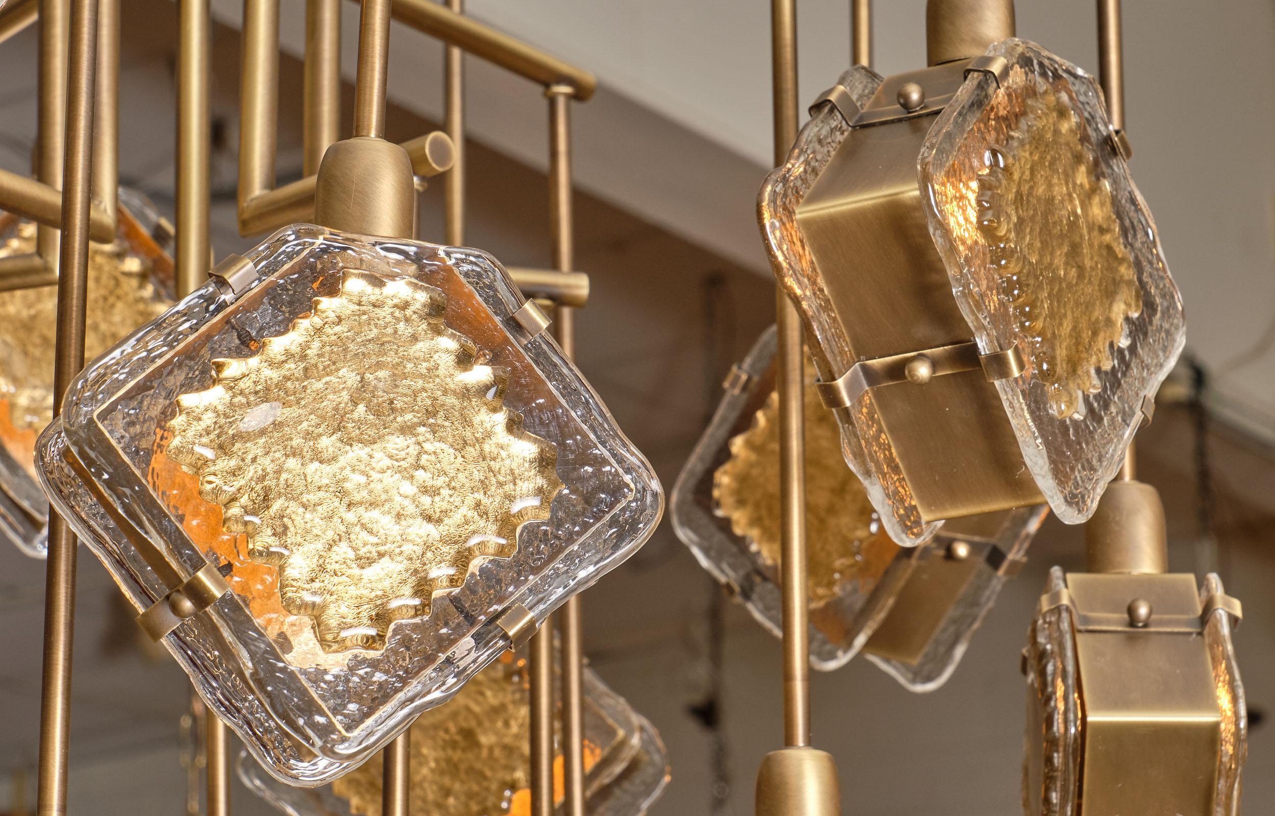 Bronzo Lampadario in bronzo, oro e vetro di Murano in vendita
