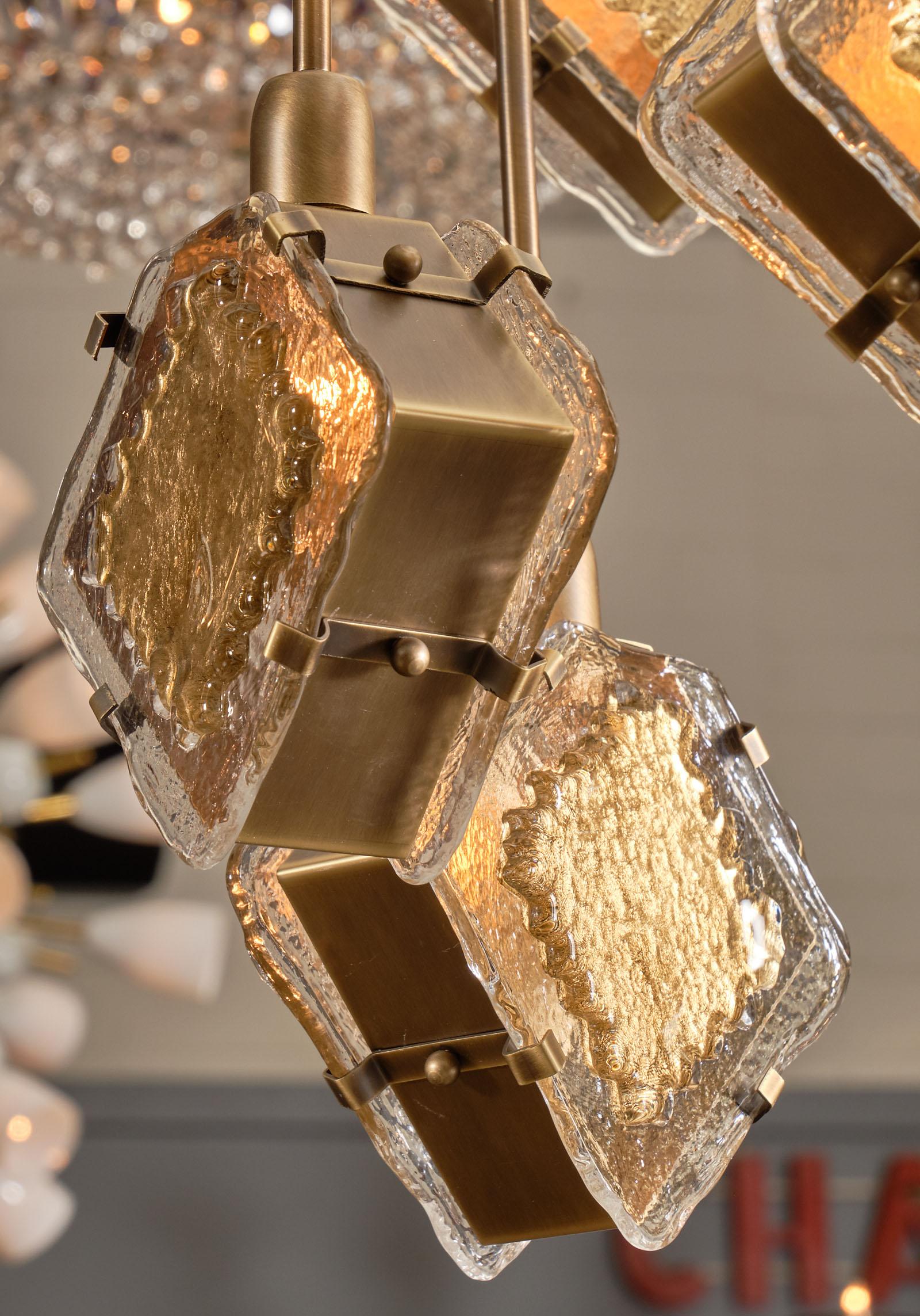 Lampadario in bronzo, oro e vetro di Murano in vendita 2