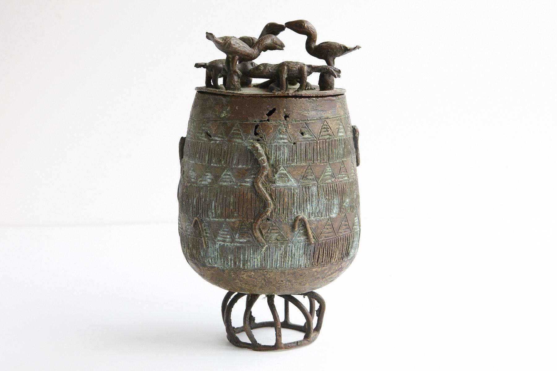 Bronze Gold Dust Pot - Kuduo, Asante People, Ghana, 1940s In Good Condition For Sale In Aramits, Nouvelle-Aquitaine