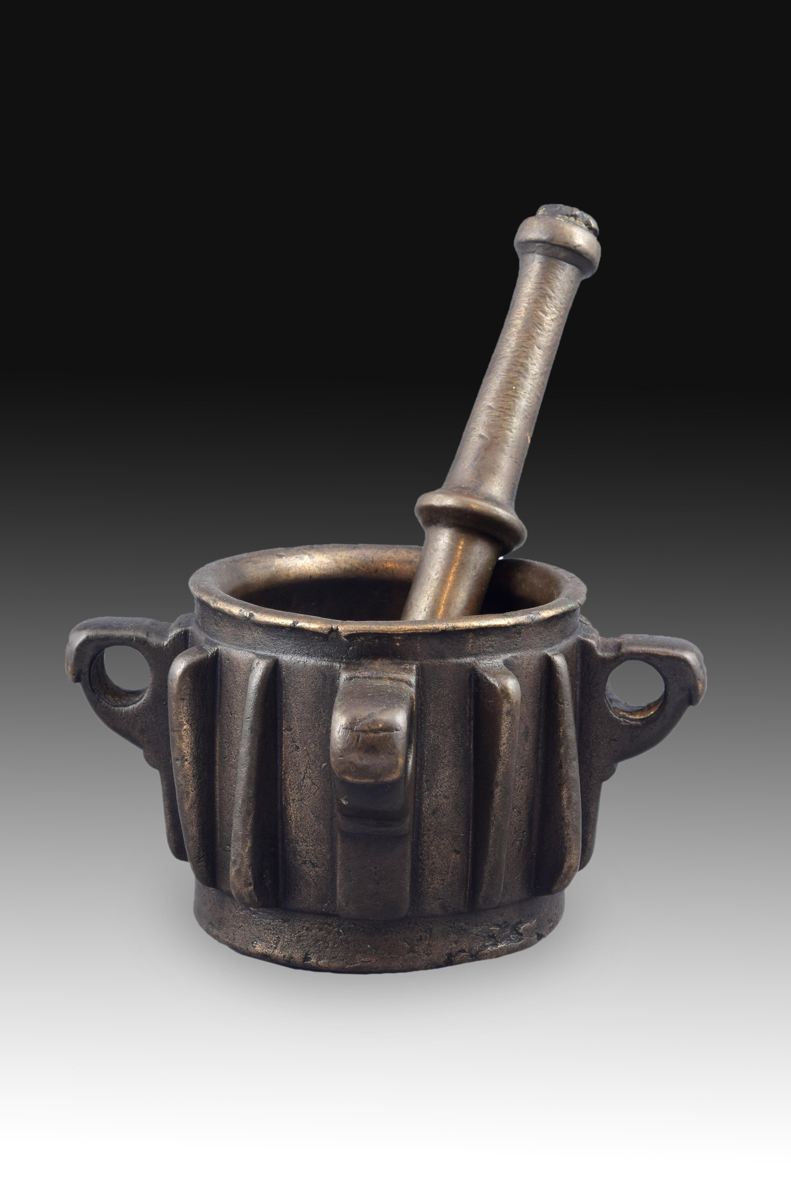 Cylindrical mortar with a recessed strip towards the edge and at the base, decorated to the outside with smooth 