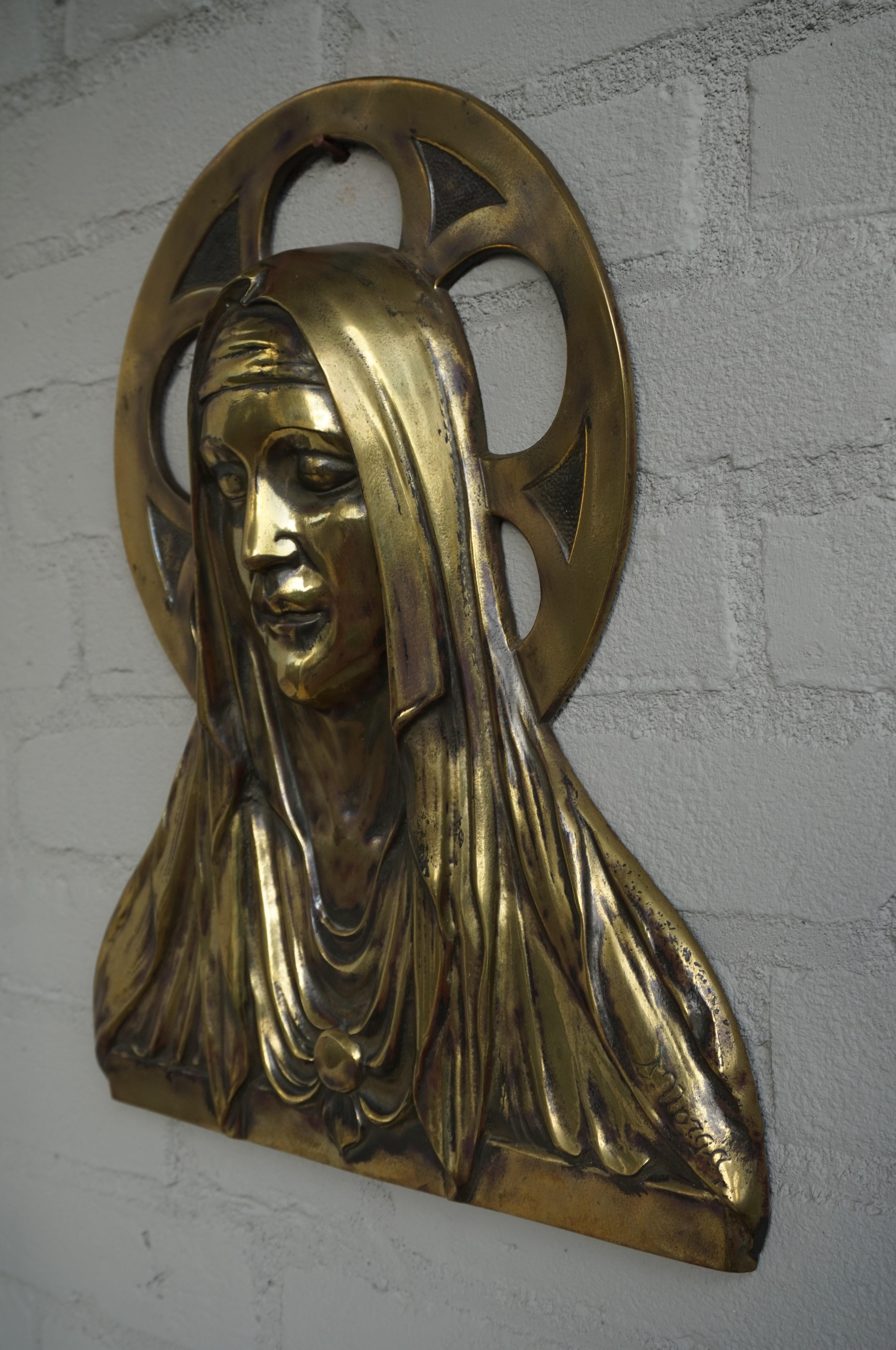 Bronze Gothic Wall Plaque by S. Norga Depicting Mother Mary in Cinquefoil Halo In Good Condition For Sale In Lisse, NL