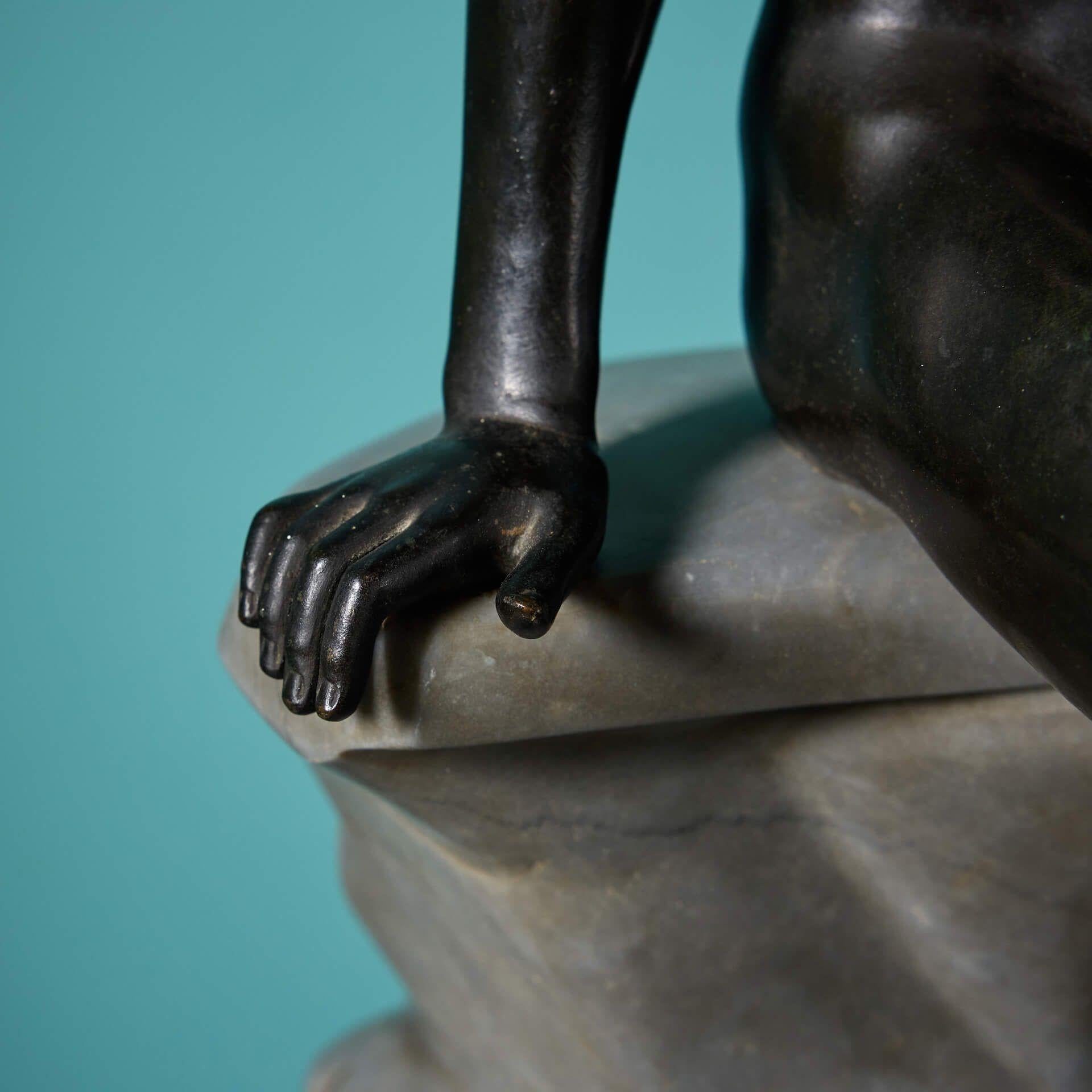 Scultura in bronzo del Grand Tour con Ermes seduto dopo l'Antico in vendita 1