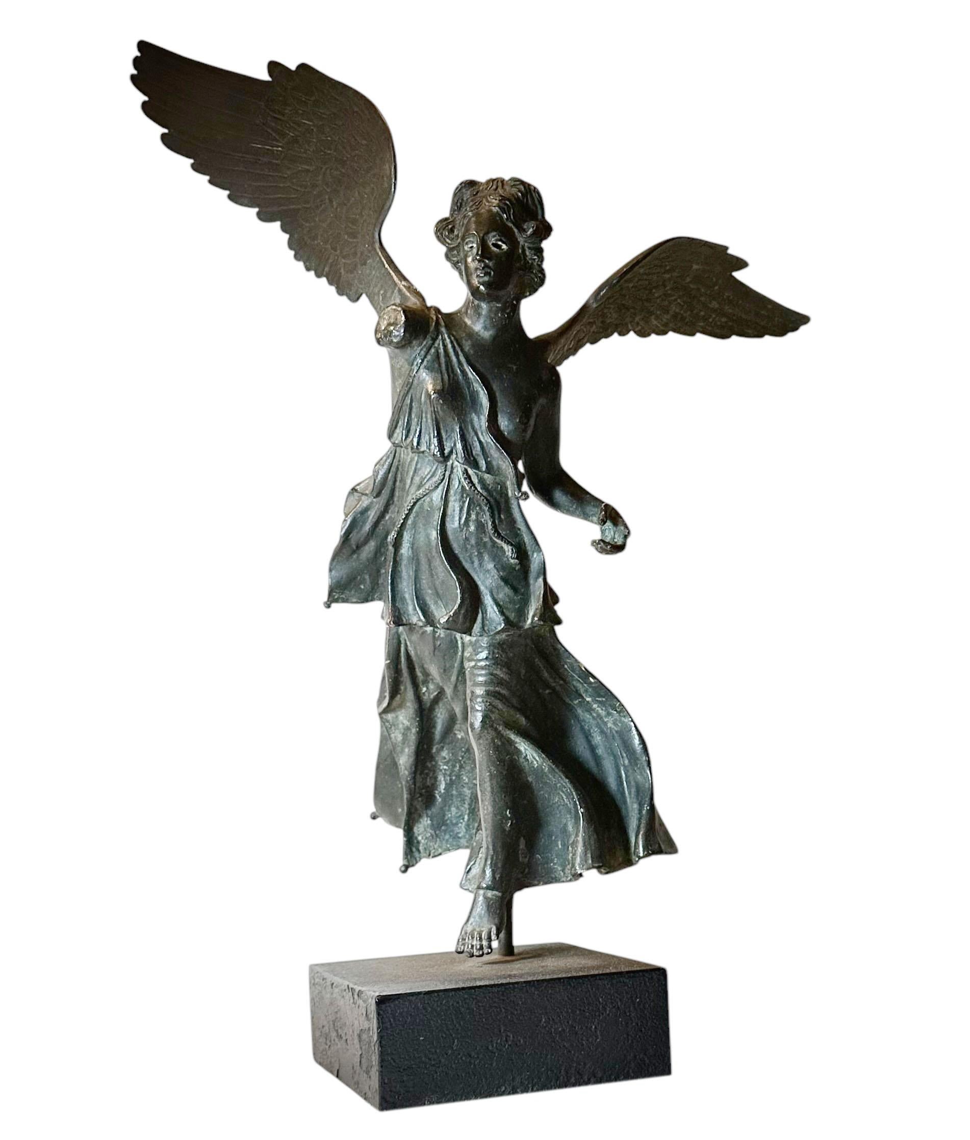 A striking grand tour bronze sculpture of the winged victory of Samothrace, dating to the late 19th century. This solid bronze figure captures the timeless drama and motion of the original Hellenistic masterpiece, with flowing drapery and powerful