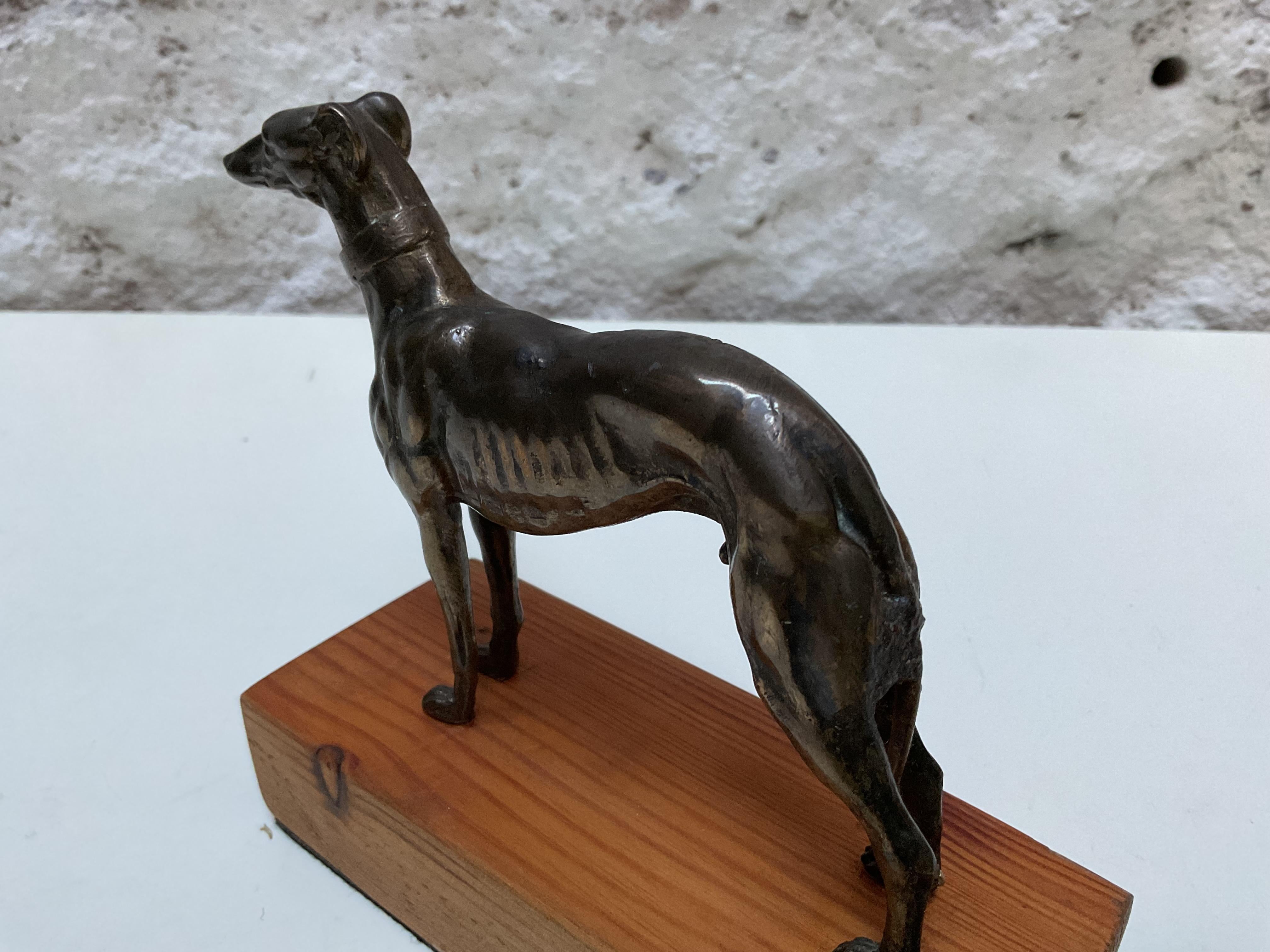 Scultura di cane levriero in bronzo su base di Wood, circa 1950 in vendita 4