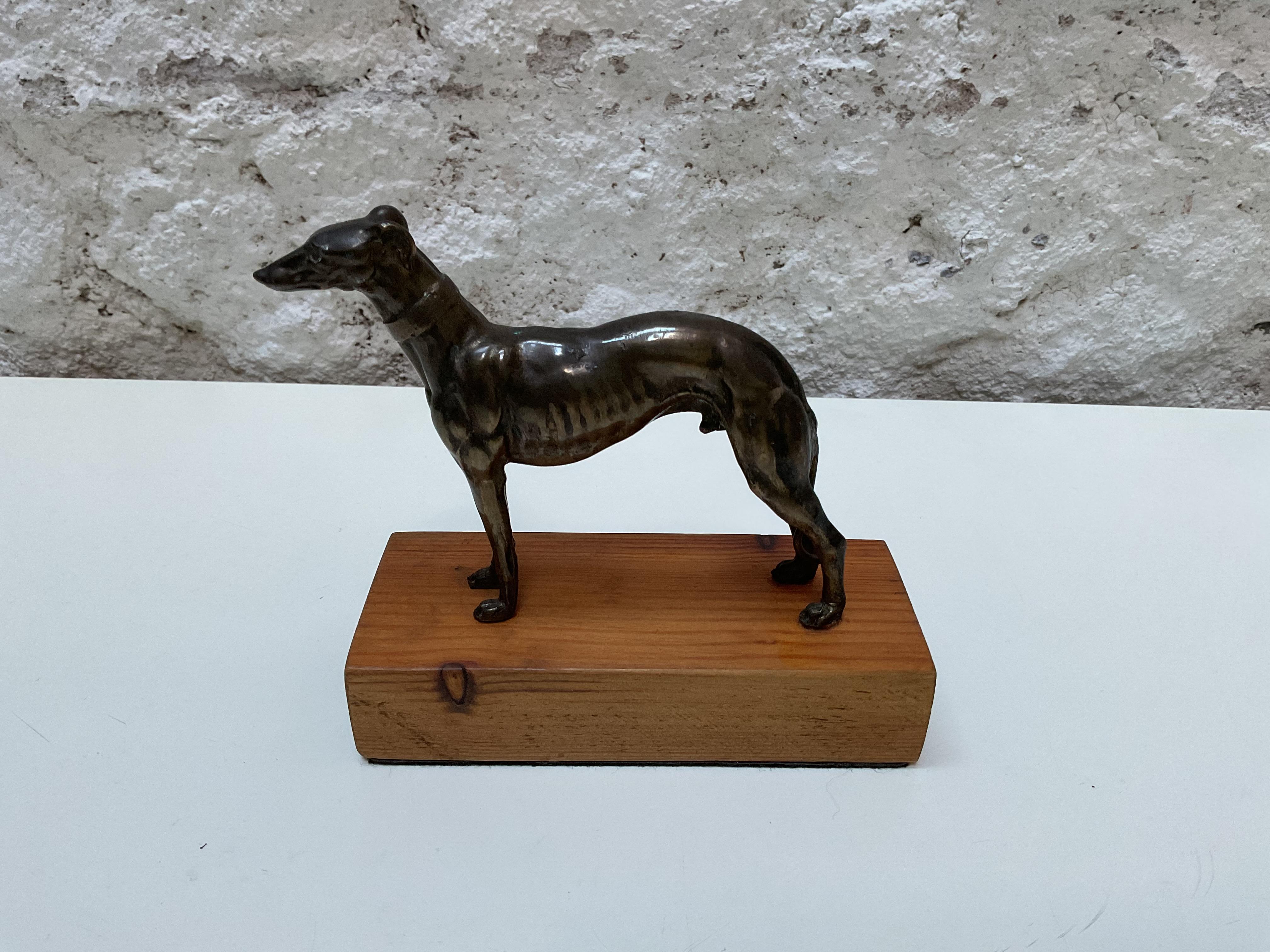 Scultura di cane levriero in bronzo su base di Wood, circa 1950 In condizioni buone in vendita a Barcelona, ES