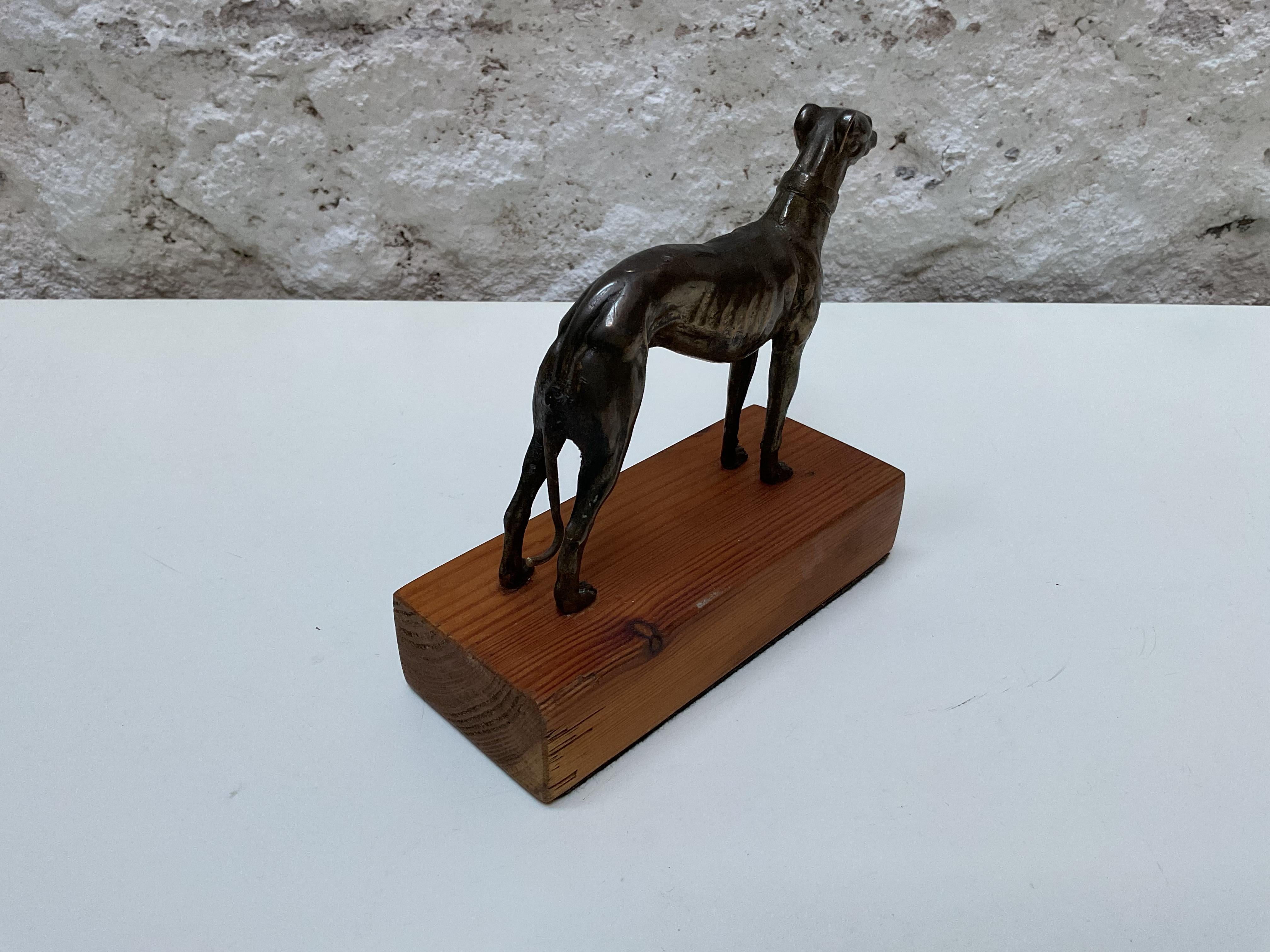 Legno Scultura di cane levriero in bronzo su base di Wood, circa 1950 in vendita