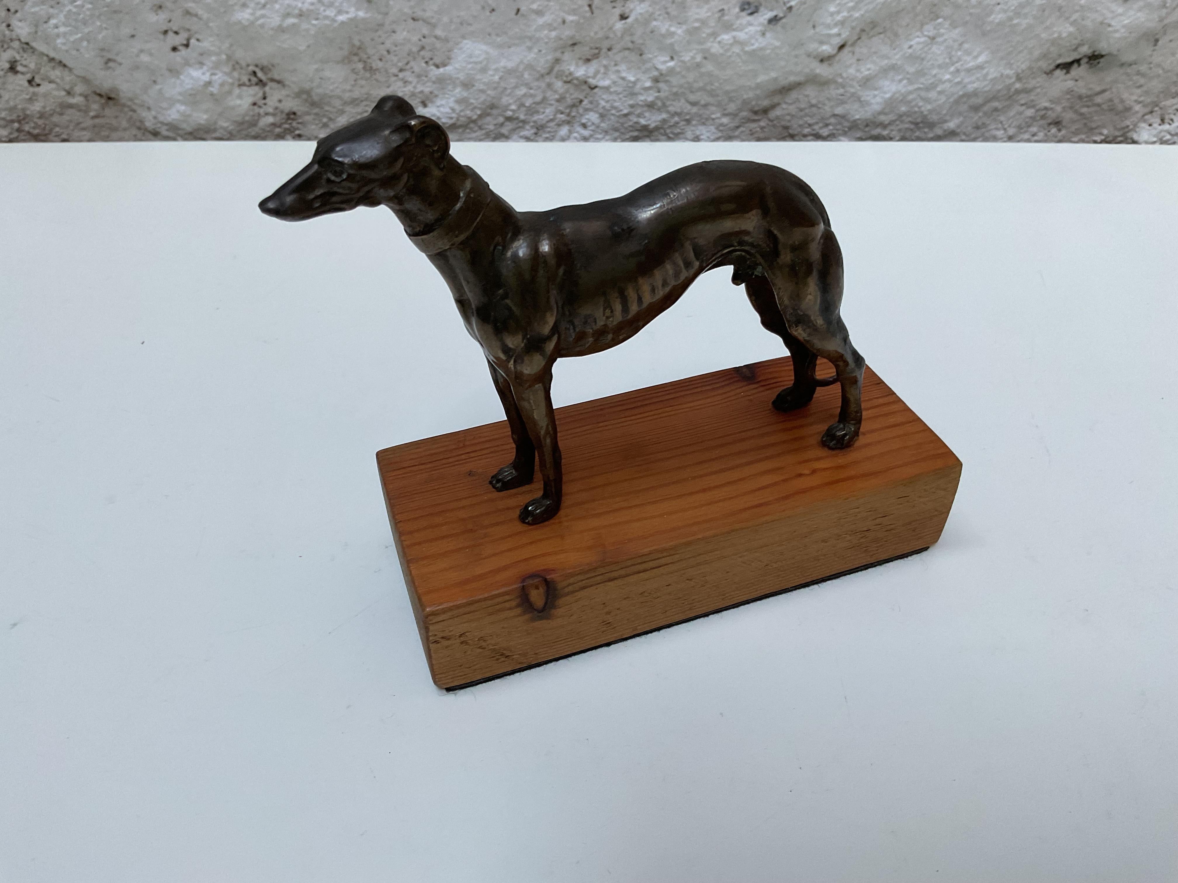 Scultura di cane levriero in bronzo su base di Wood, circa 1950 in vendita 2