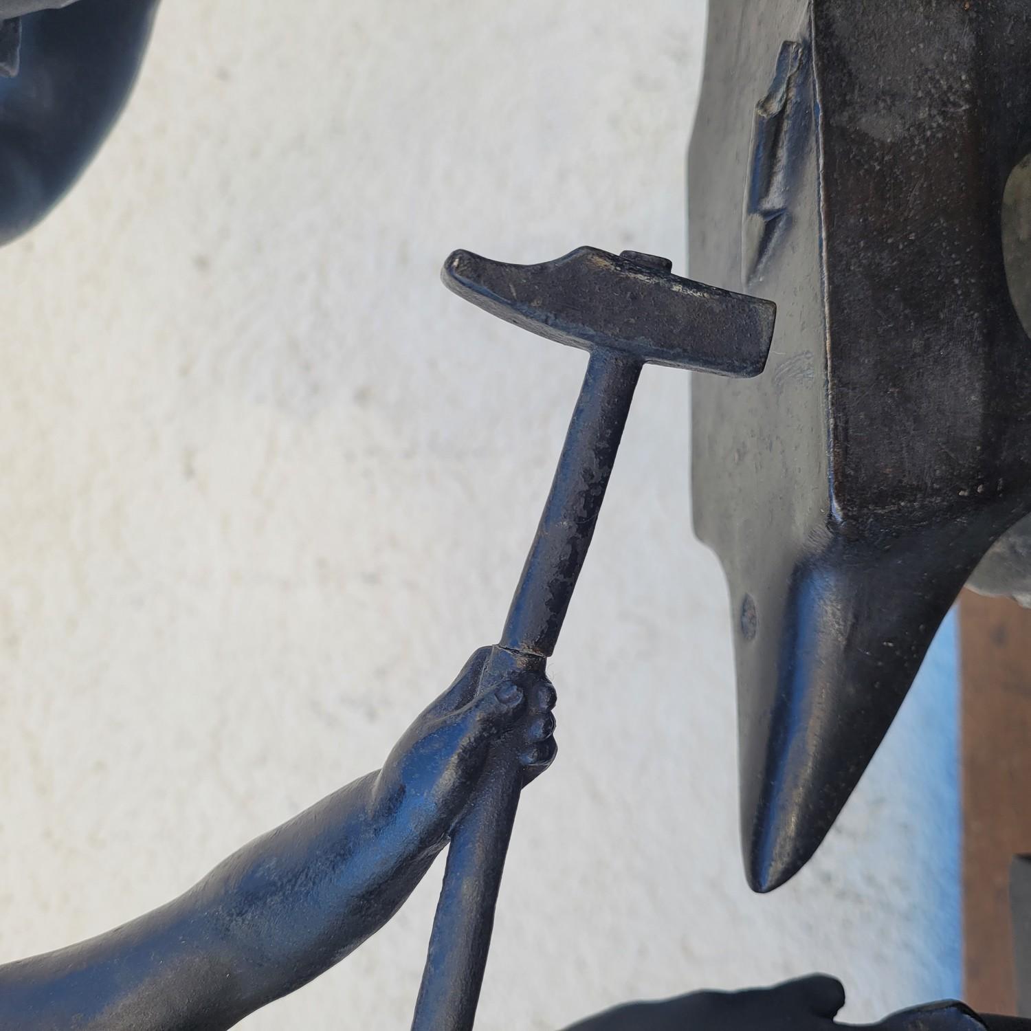 Bronzegruppe von Puttenschmieden, 19. Jahrhundert im Angebot 3