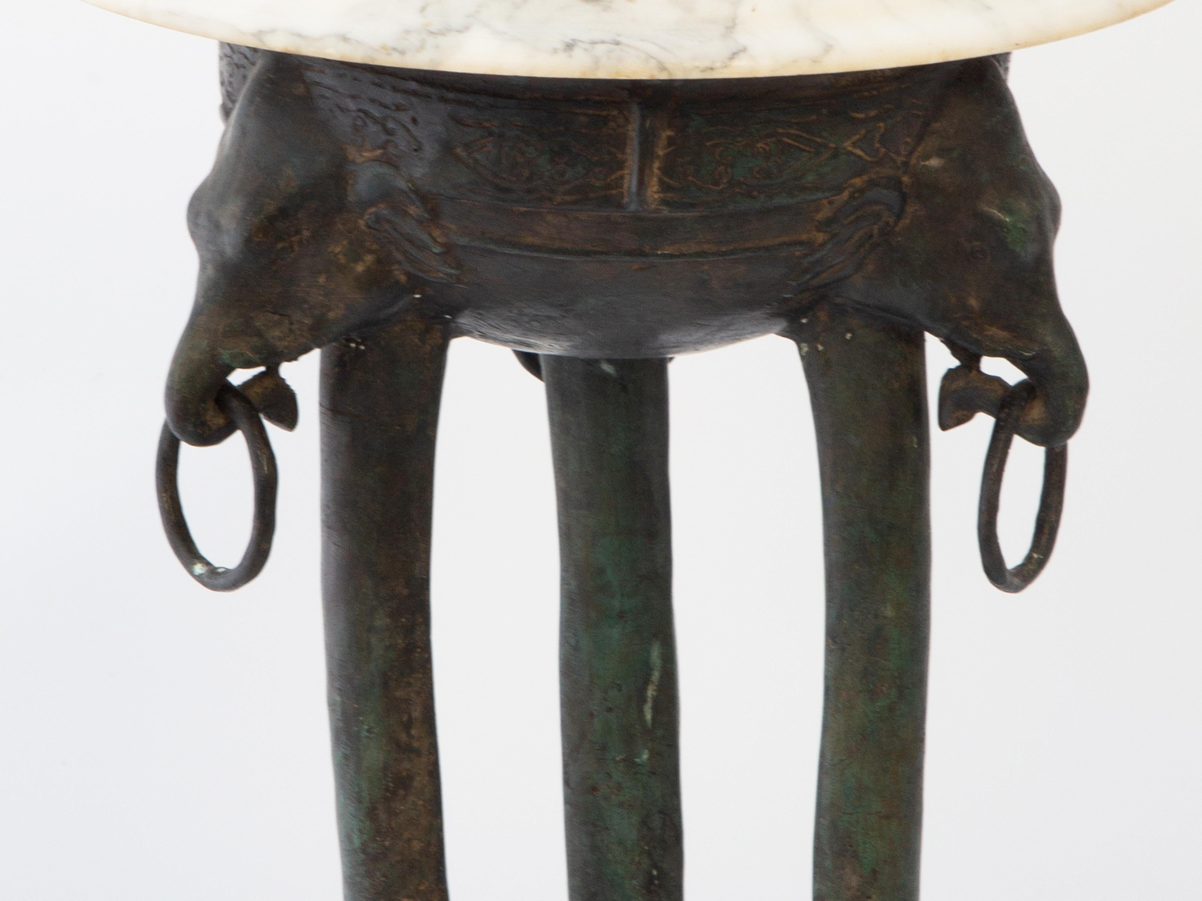 Gueridon-Ständer aus Bronze mit Elefantenmaske, runde Marmorplatte im Zustand „Gut“ im Angebot in West Palm Beach, FL