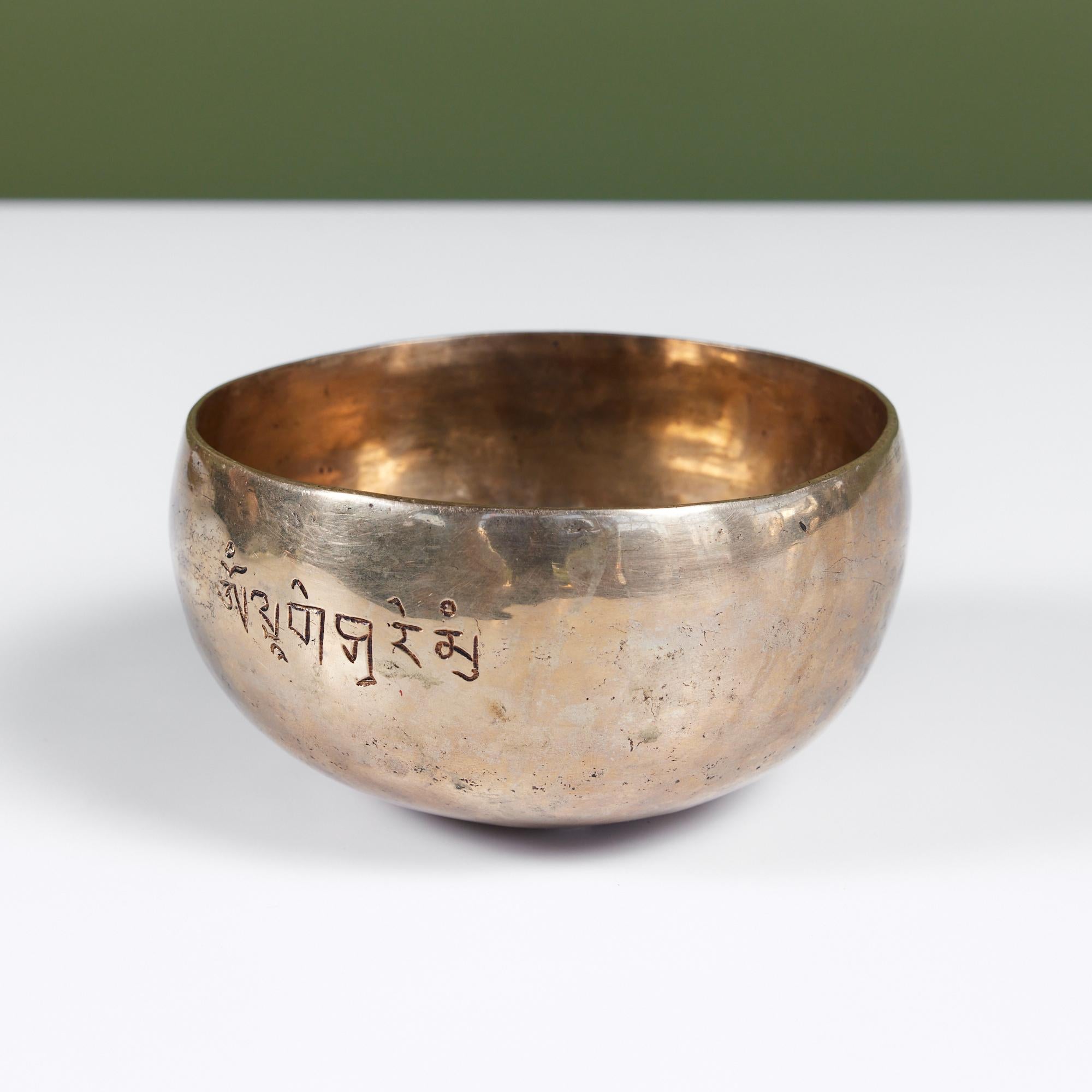 Bronze Hammered Tibetan Singing Bowl In Good Condition In Los Angeles, CA