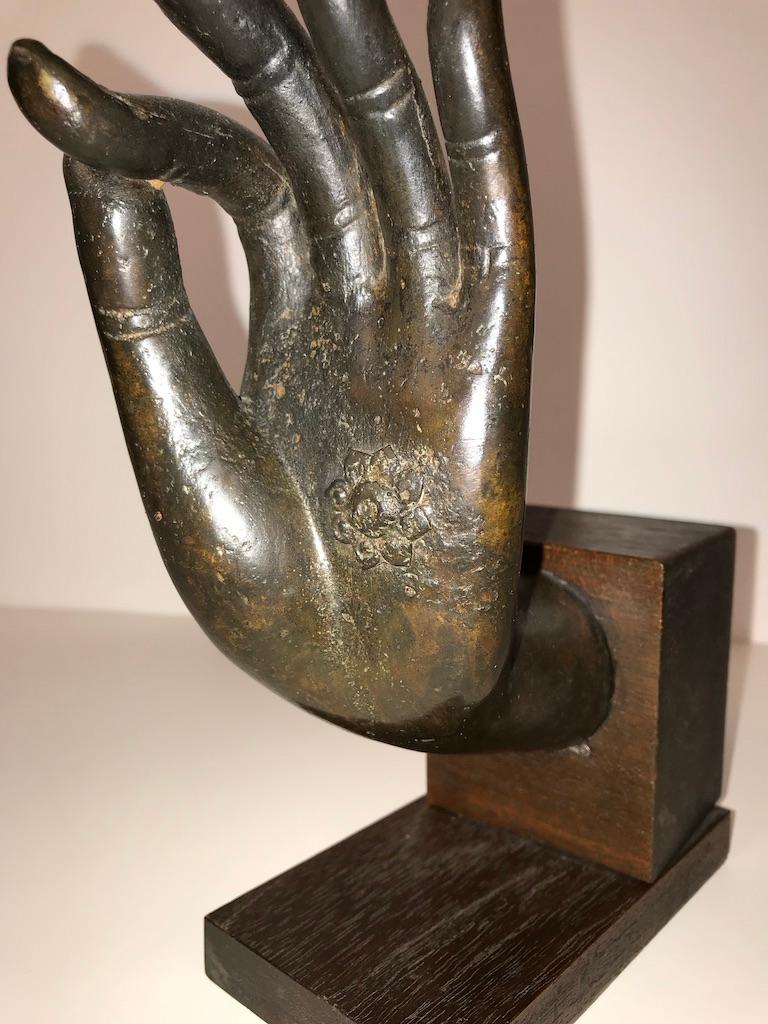 Bronzene Hand des Buddha in der Vitarka Mudra 4