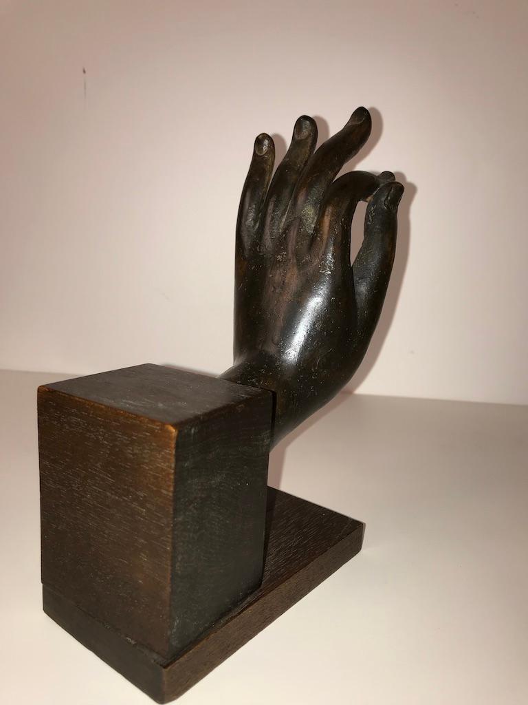 Bronzene Hand des Buddha in der Vitarka Mudra im Zustand „Gut“ in Stamford, CT