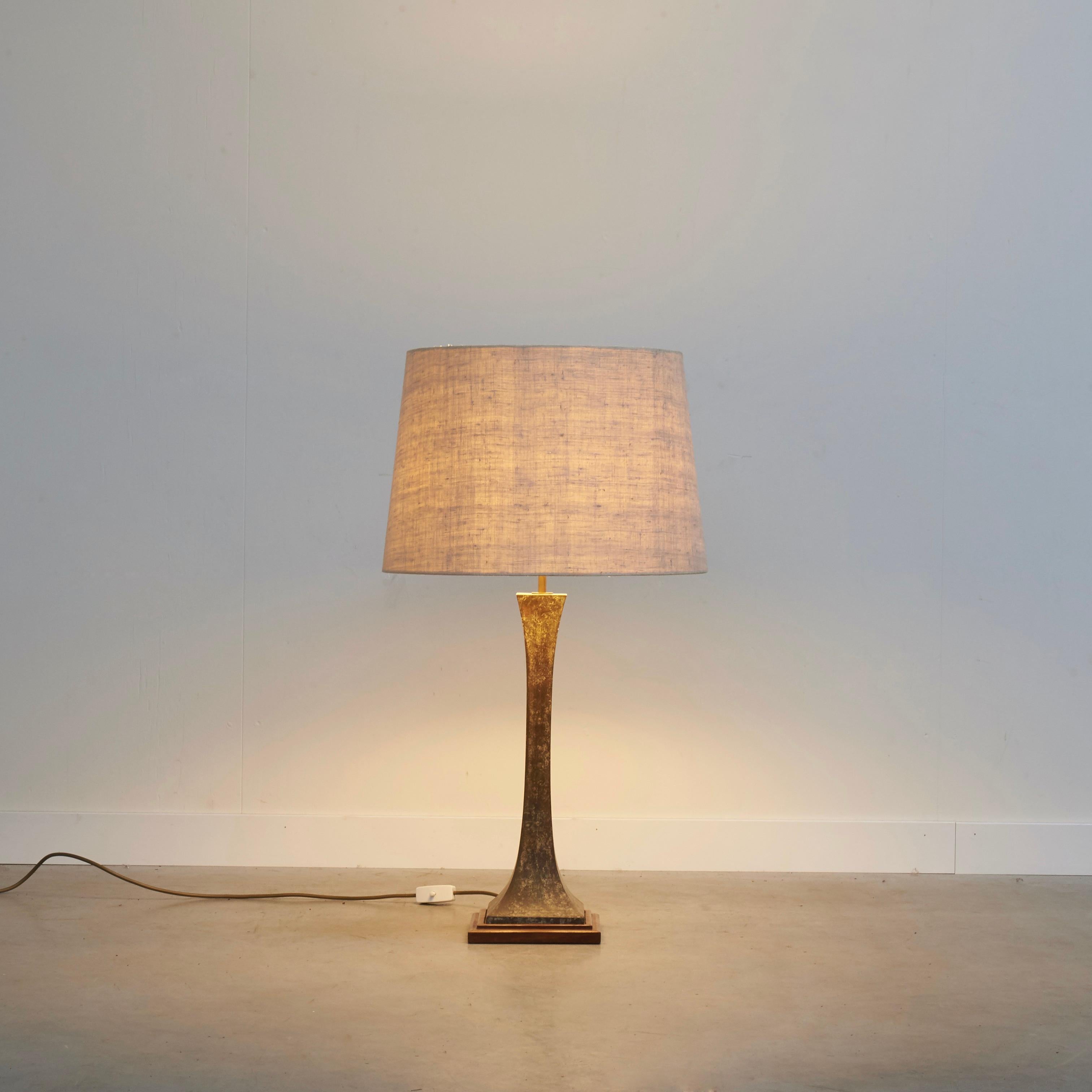 Vintage table lamp by Stewart Ross James for Hansen Lighting, USA 1960s.
Bronze base with linen lampshade.
Lamp is in very good and original condition.