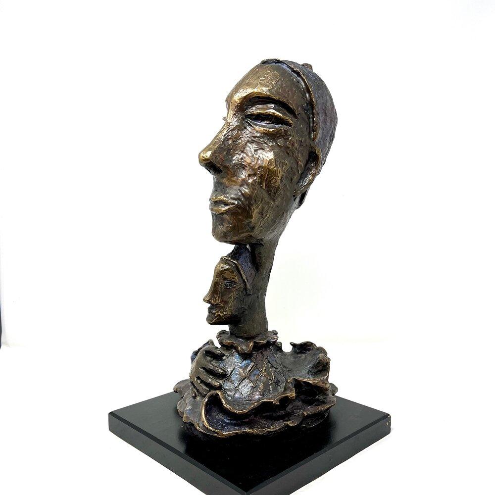 Bronze harlequin bust by American artist Mary Zarbano, 20th century. Signed on the underside. In excellent condition.

Measures: width: 7.5 in / depth: 7.5 in / height: 14 in.