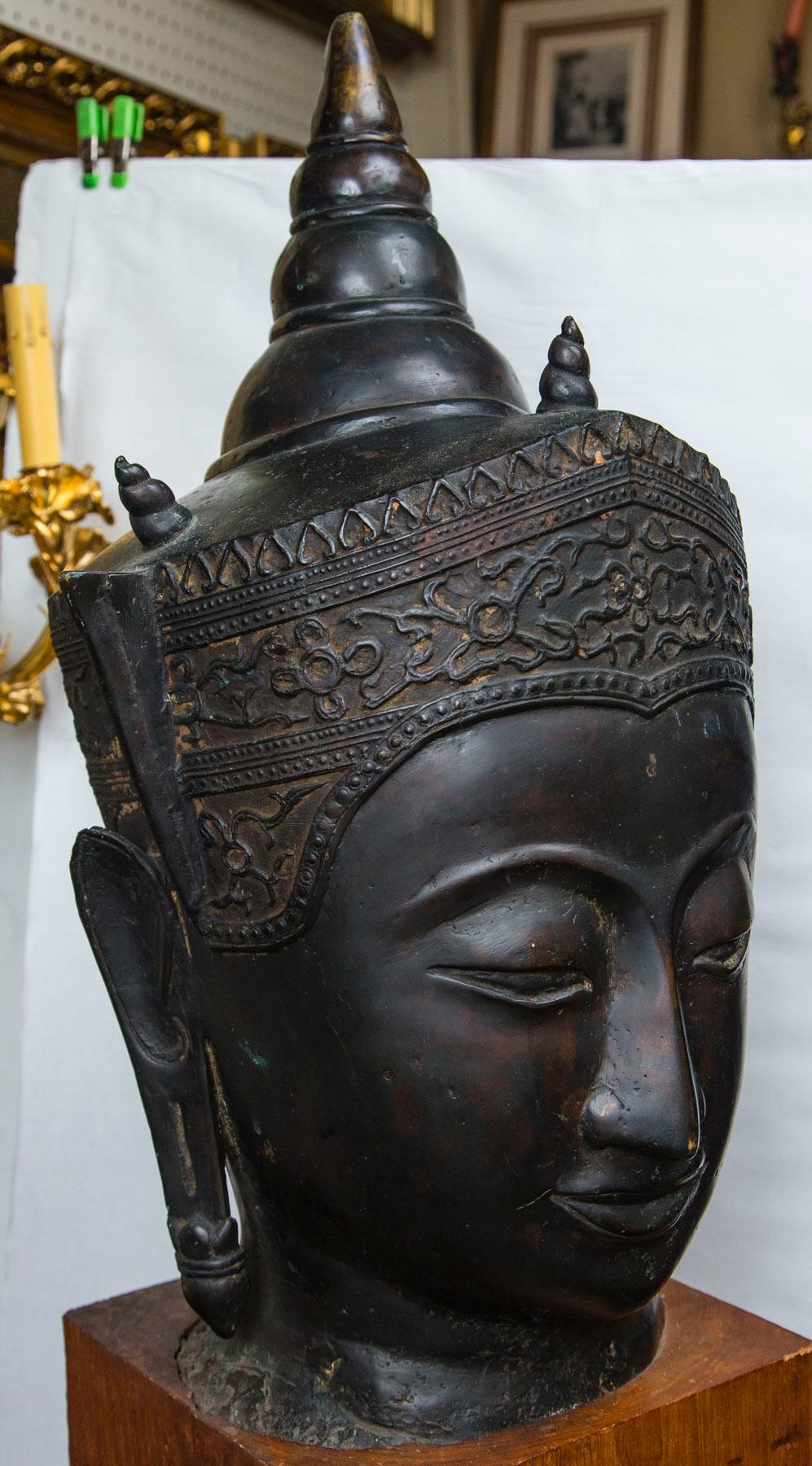Bronze Head of a Buddha For Sale 1