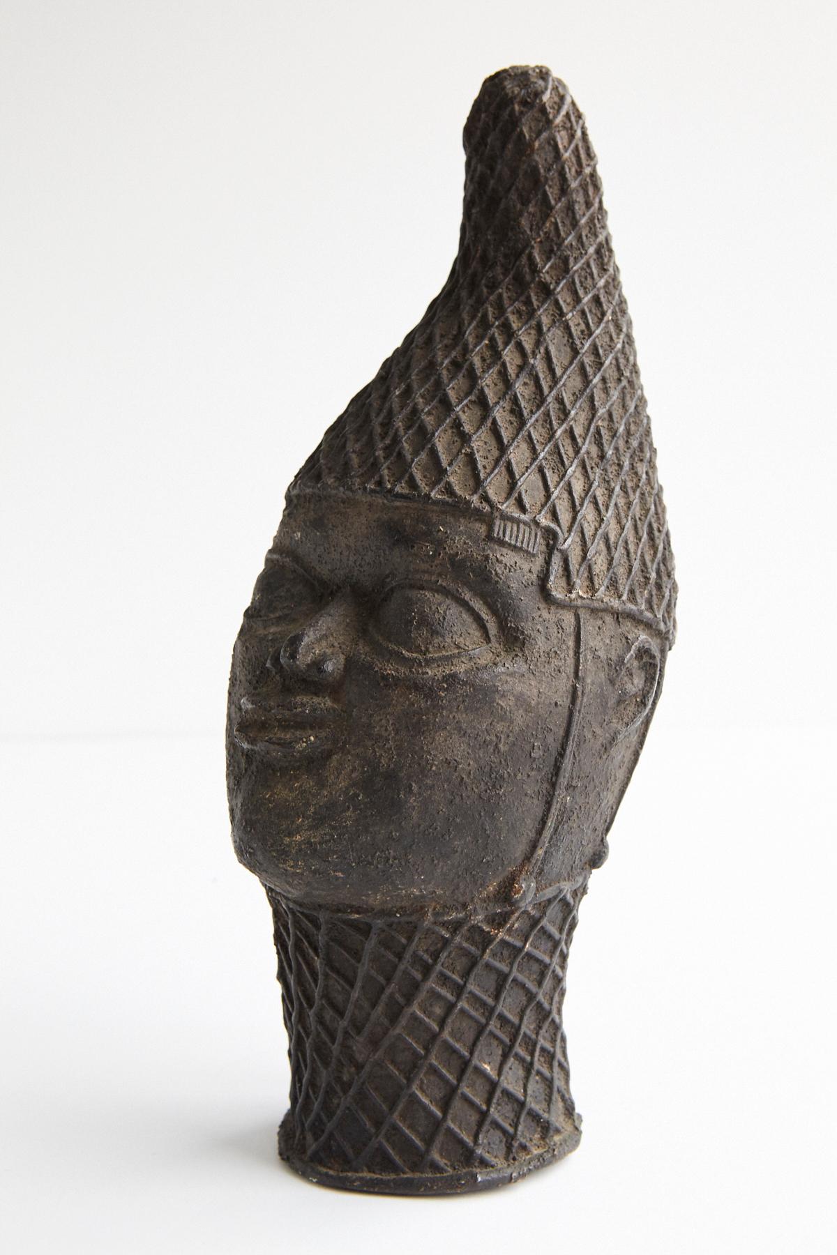 Bronze Head of an Oba, Yoruba People, 1950s For Sale 6