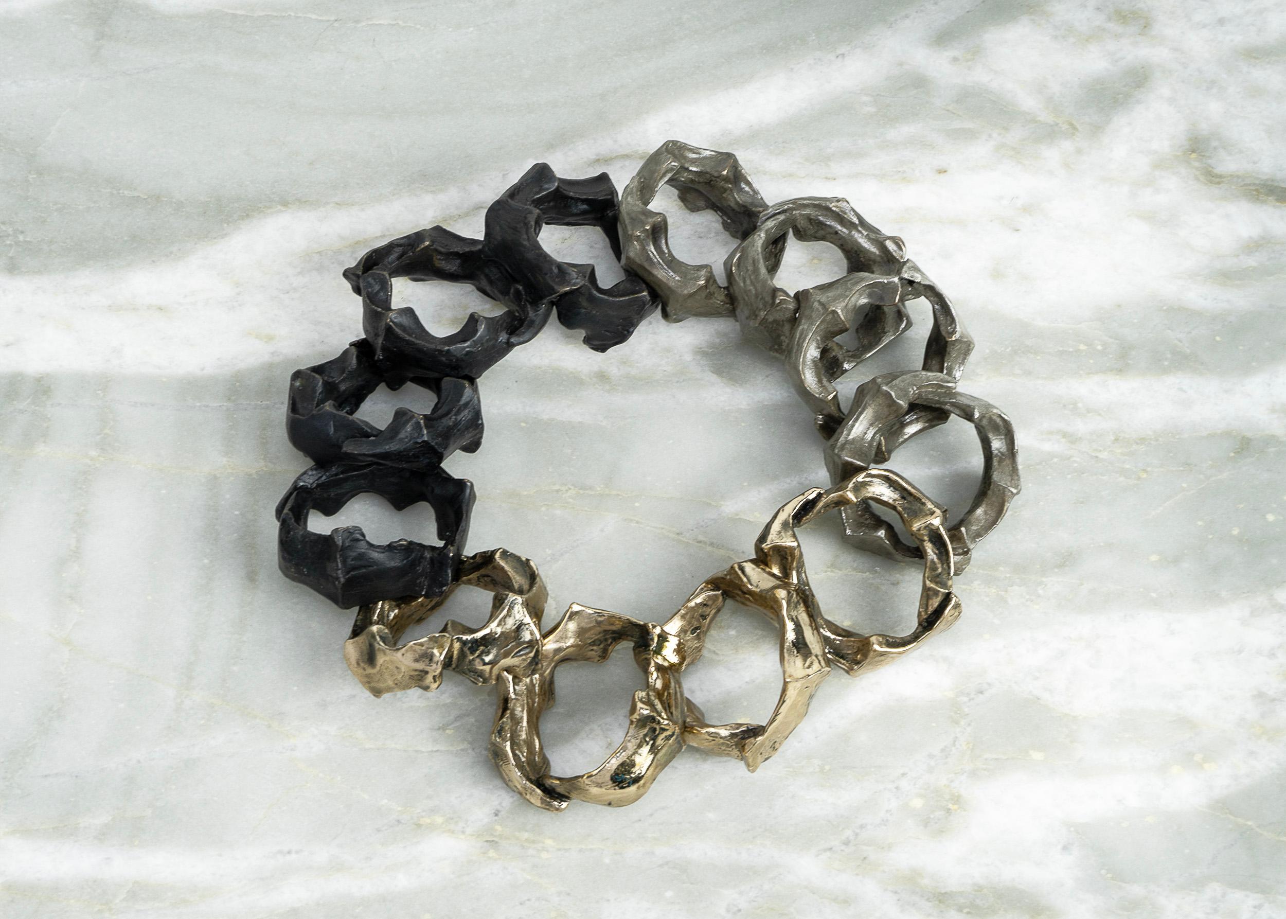 Contemporary Bronze High Polished Di Mano Napkin Rings, Handcrafted - Set of 4 For Sale