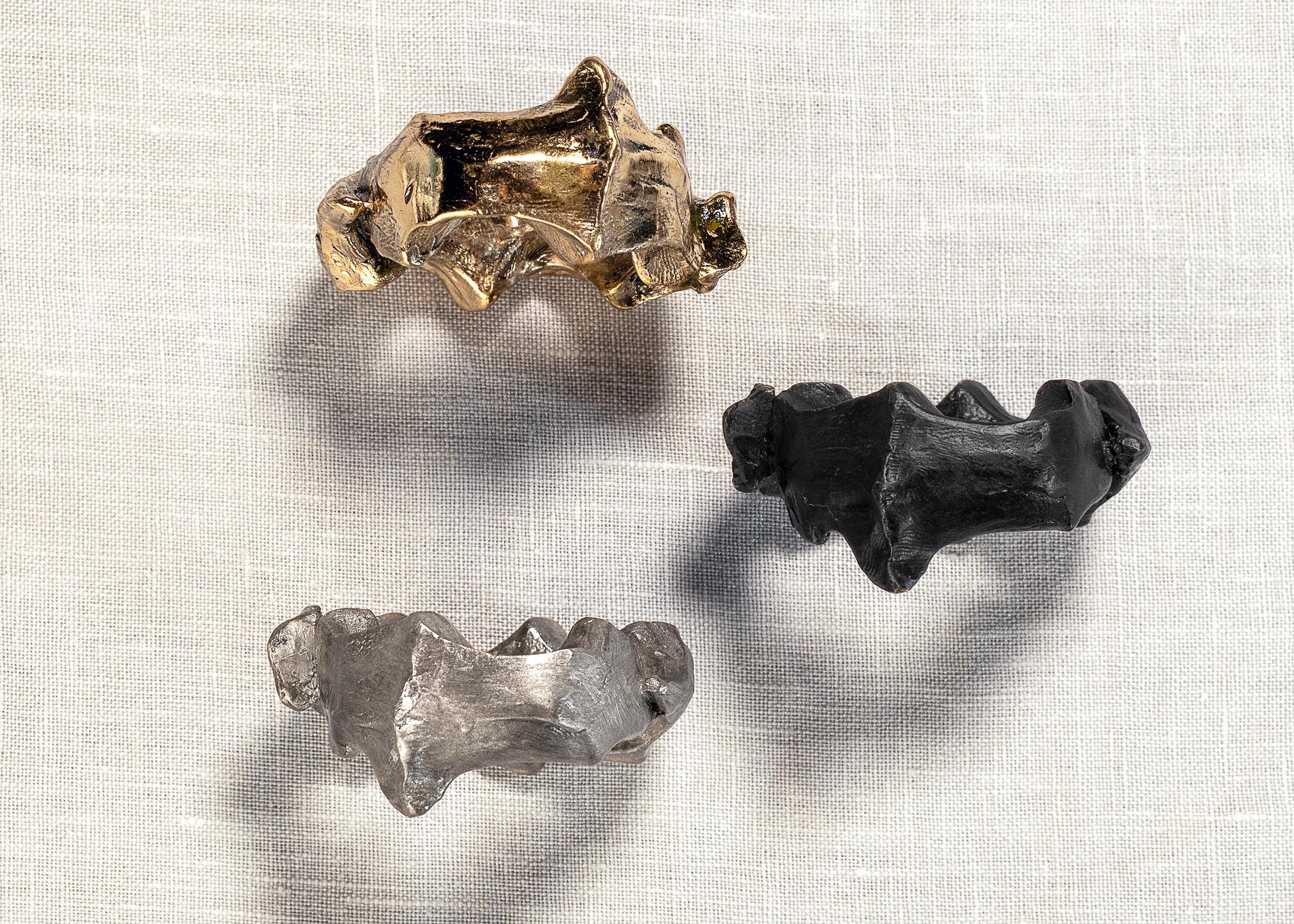 Bronze High Polished Di Mano Napkin Rings, Handcrafted - Set of 4 For Sale 2