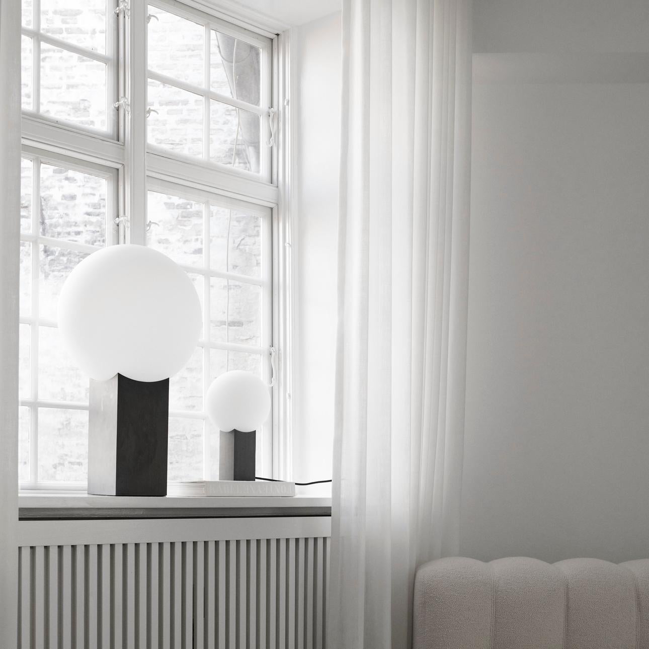 Bronze hoop floor lamp by 101 Copenhagen
Designed by Nicolaj Nøddesbo & Tommy Hyldahl
Dimensions: L 40 x W 40 x H 70 cm
Cable length: 200 cm
This product is not wired for USA
Materials: Metal: Plated metal / Bronze
Opal glass / White
Cable: Fabric