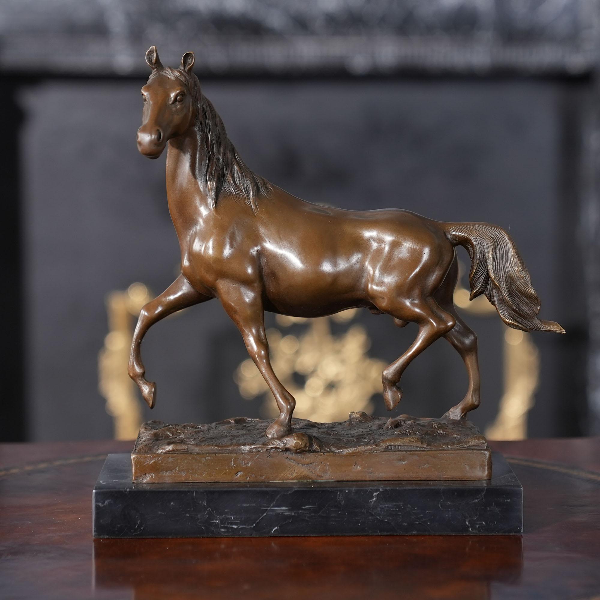 Pferd aus Bronze auf Marmorsockel im Zustand „Neu“ im Angebot in Annville, PA